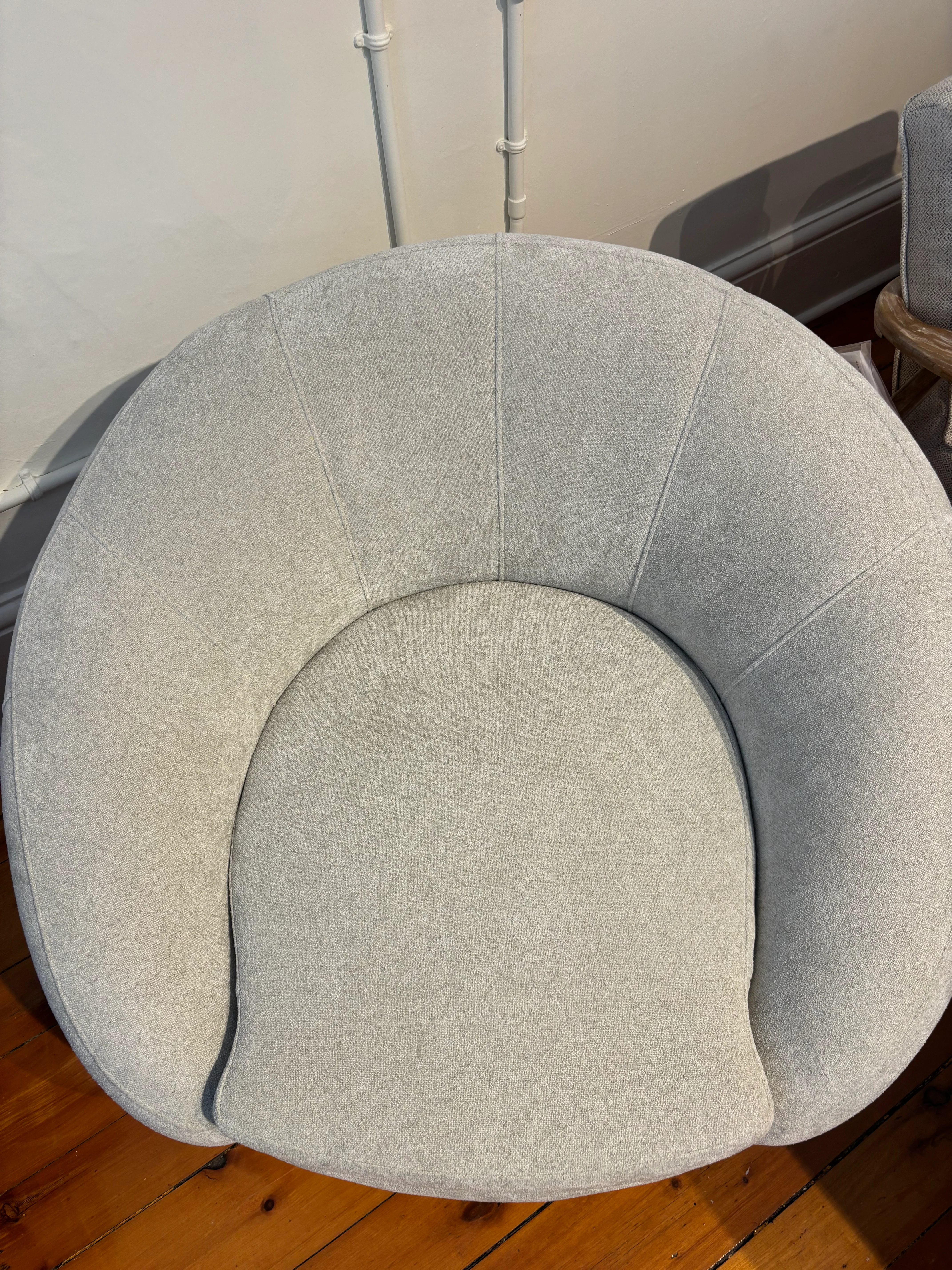 Curated 924 Swivel Chair - Image 2