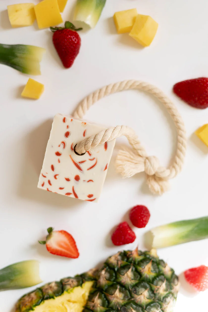 Soap on a Rope, Rojo Drip - Image 2