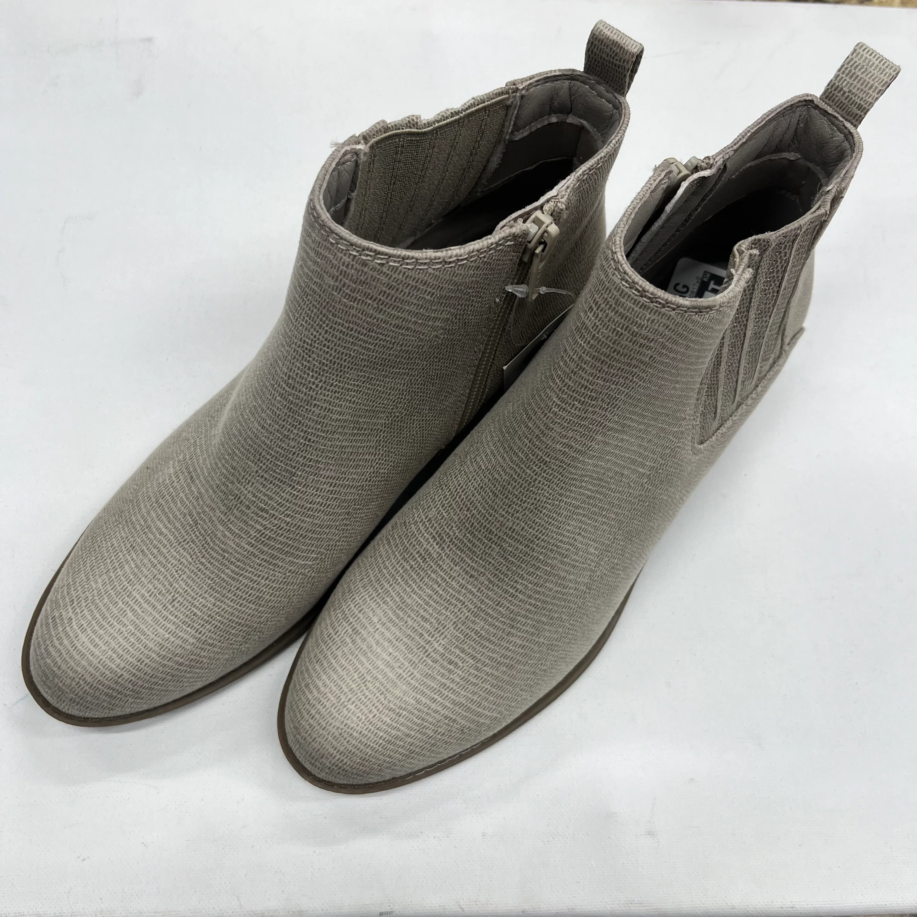 Boots Ankle Heels By Clothes Mentor  Size: 8.5 - Image 2