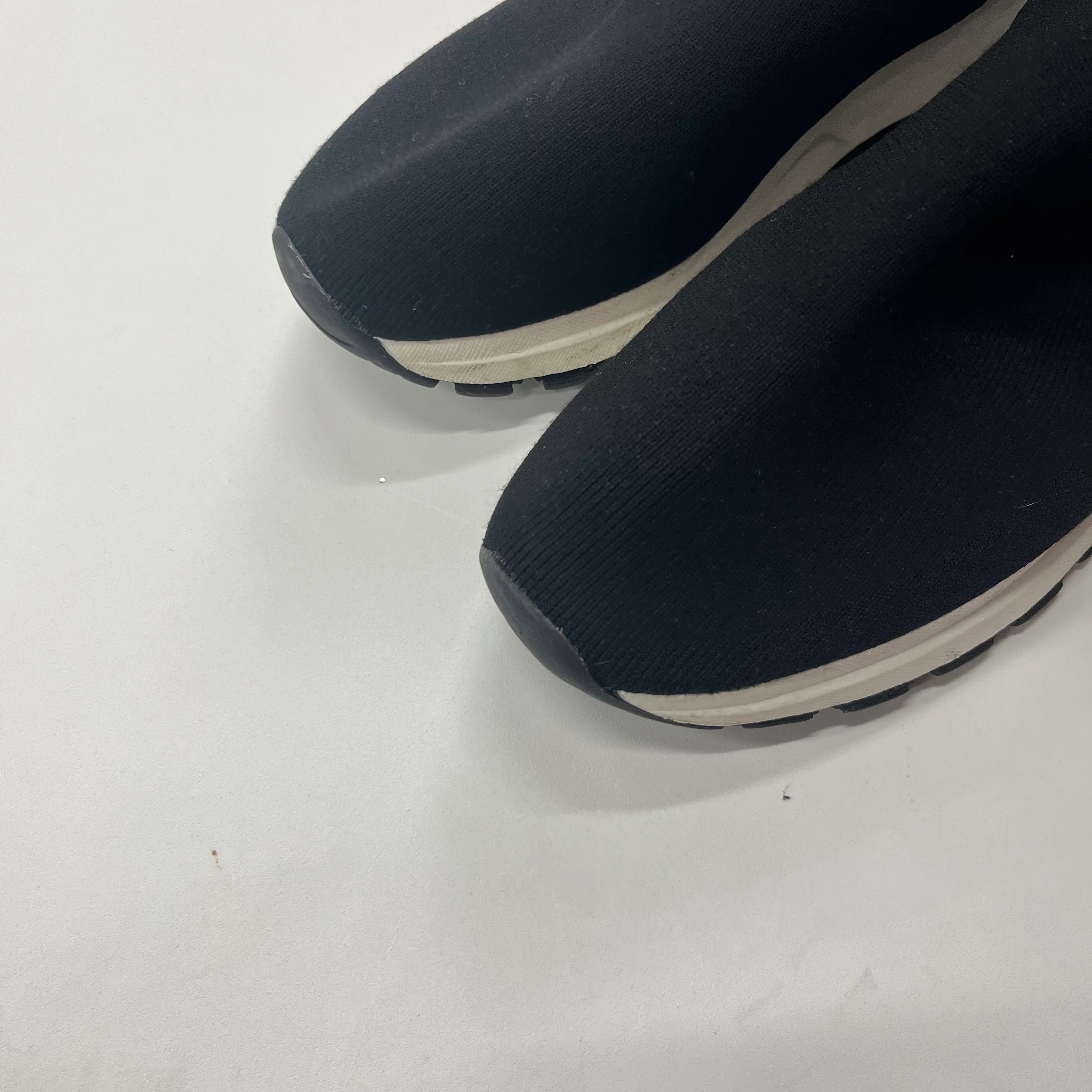 Black Shoes Athletic Dkny, Size 8 - Image 3