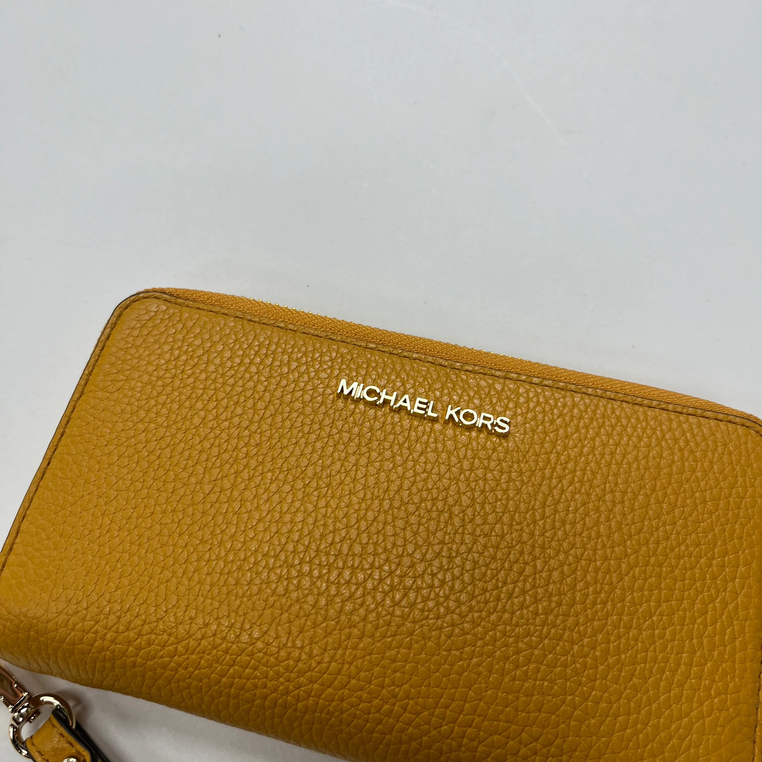 Wristlet Michael Kors NWT, Size Medium - Image 3