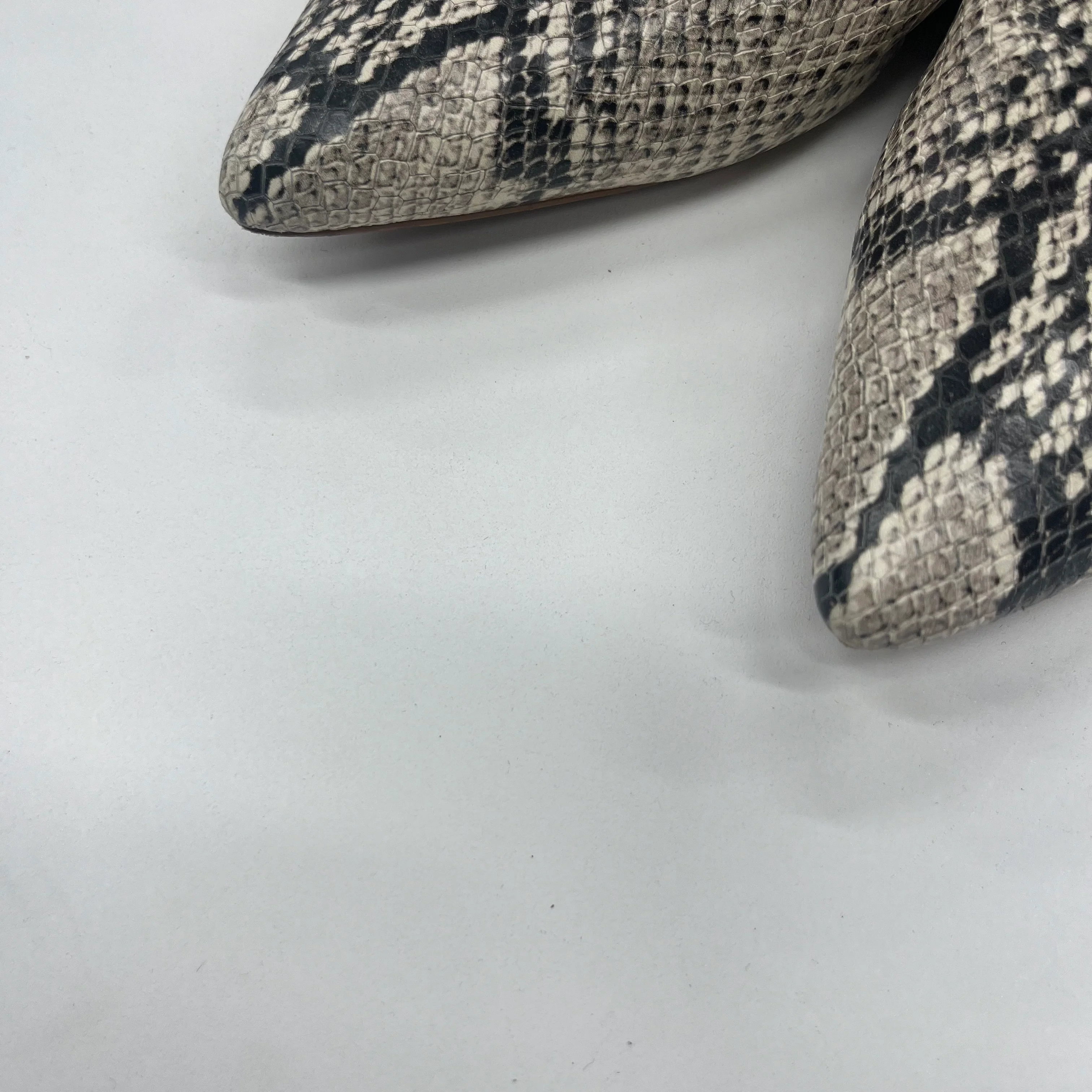 Animal Print Shoes Flats Mule & Slide Schutz, Size 7 - Image 2