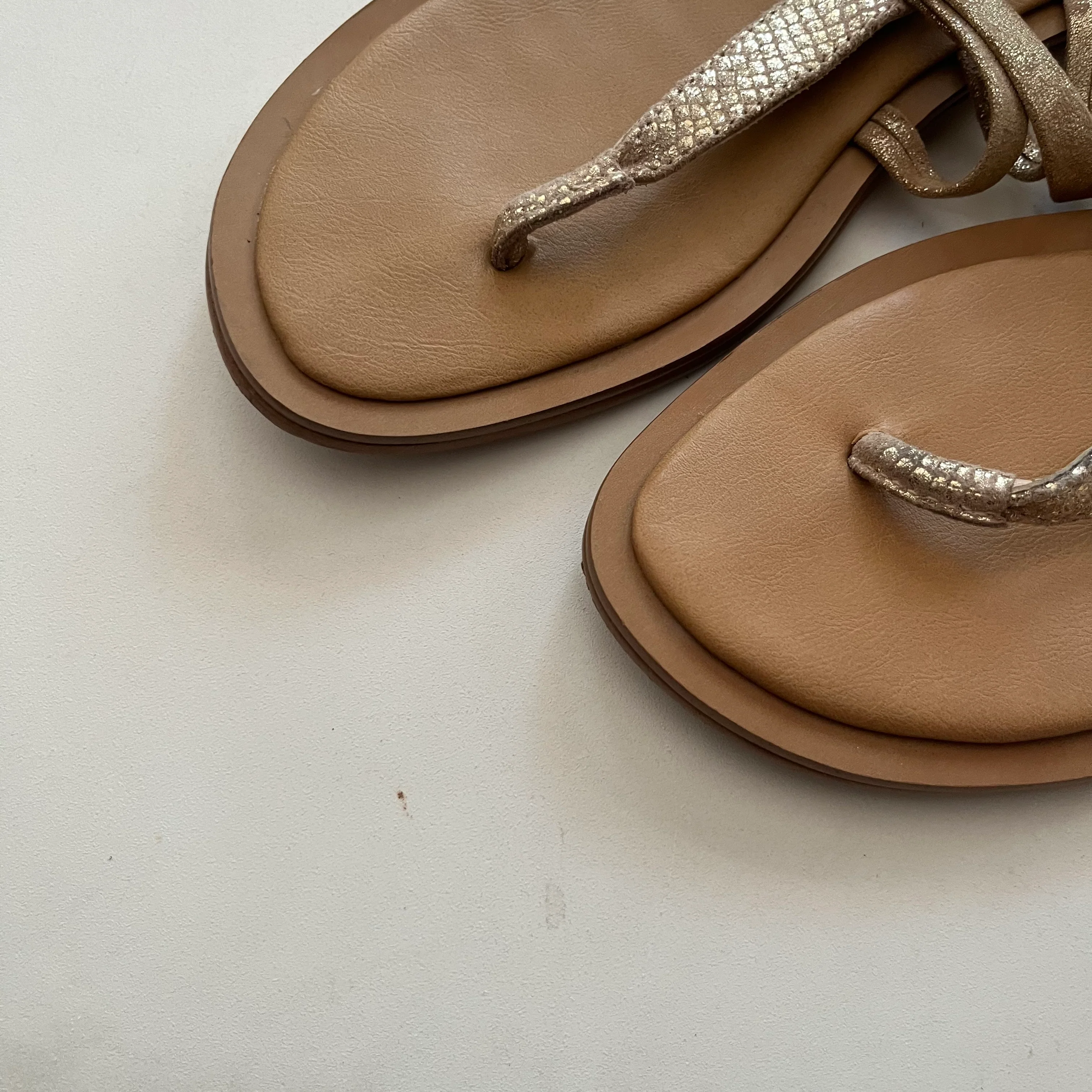 Sandals Flats By Isola In Gold, Size: 8.5 - Image 2