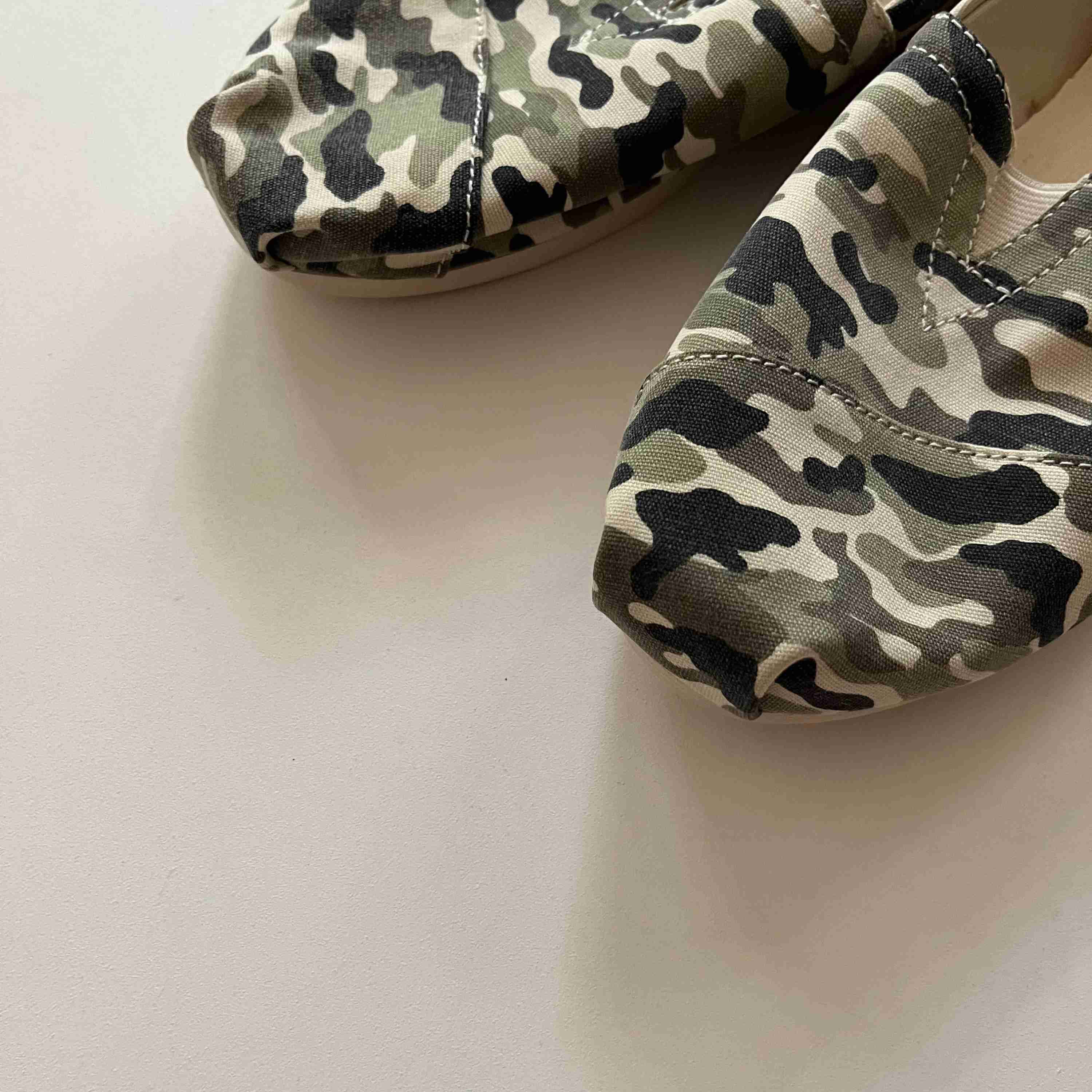 Shoes Flats Ballet By Toms In Camoflauge, Size: 8 - Image 2