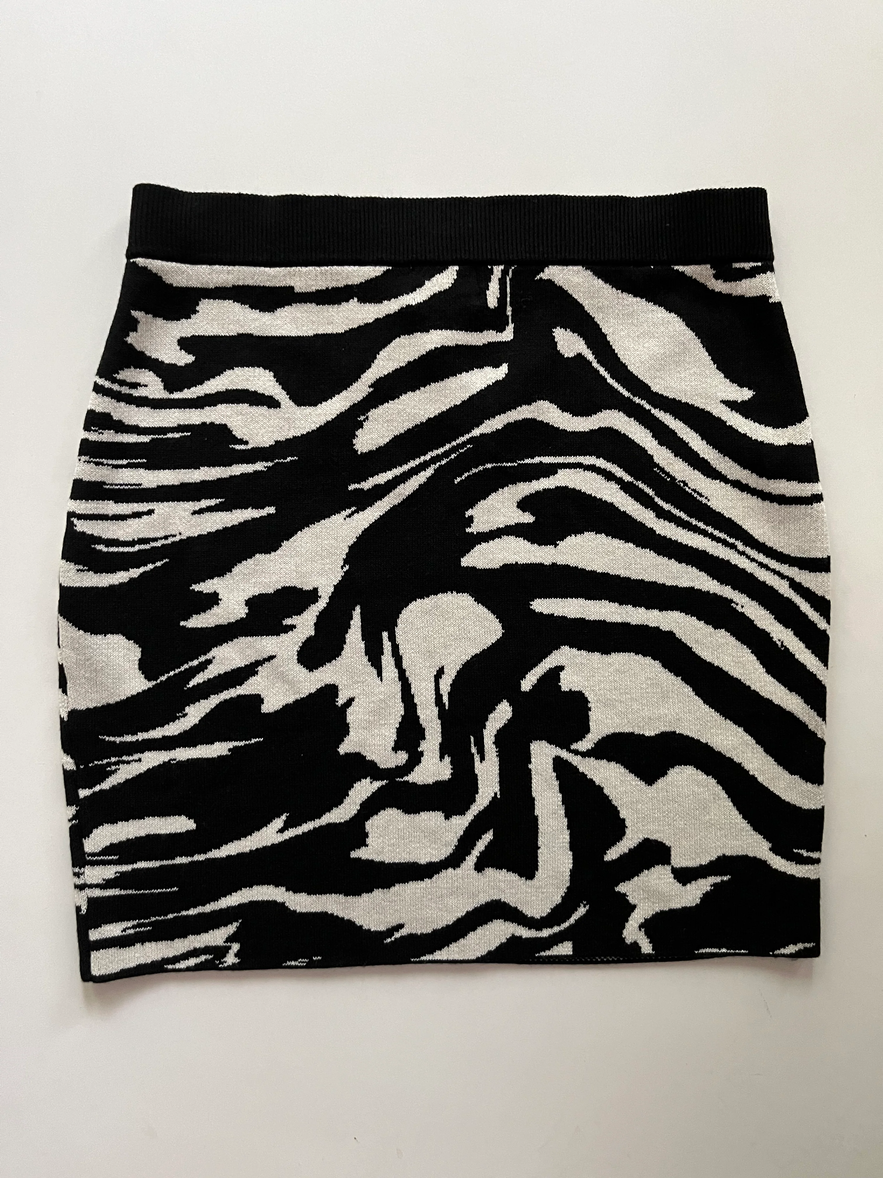 Skirt Mini & Short By H&m In Black Cream, Size: 8 - Image 2