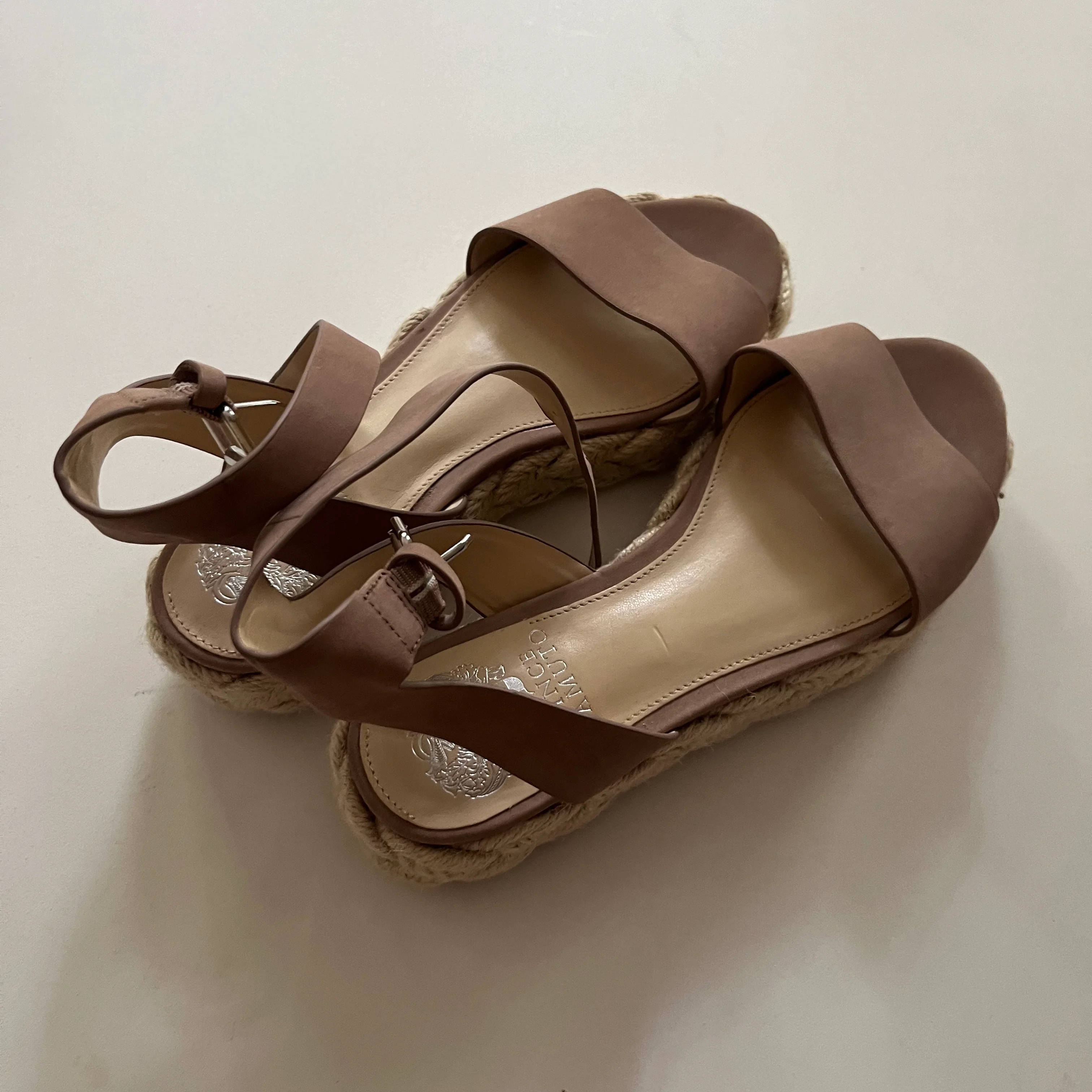 Sandals Flats By Vince Camuto In Taupe, Size: 6 - Image 2