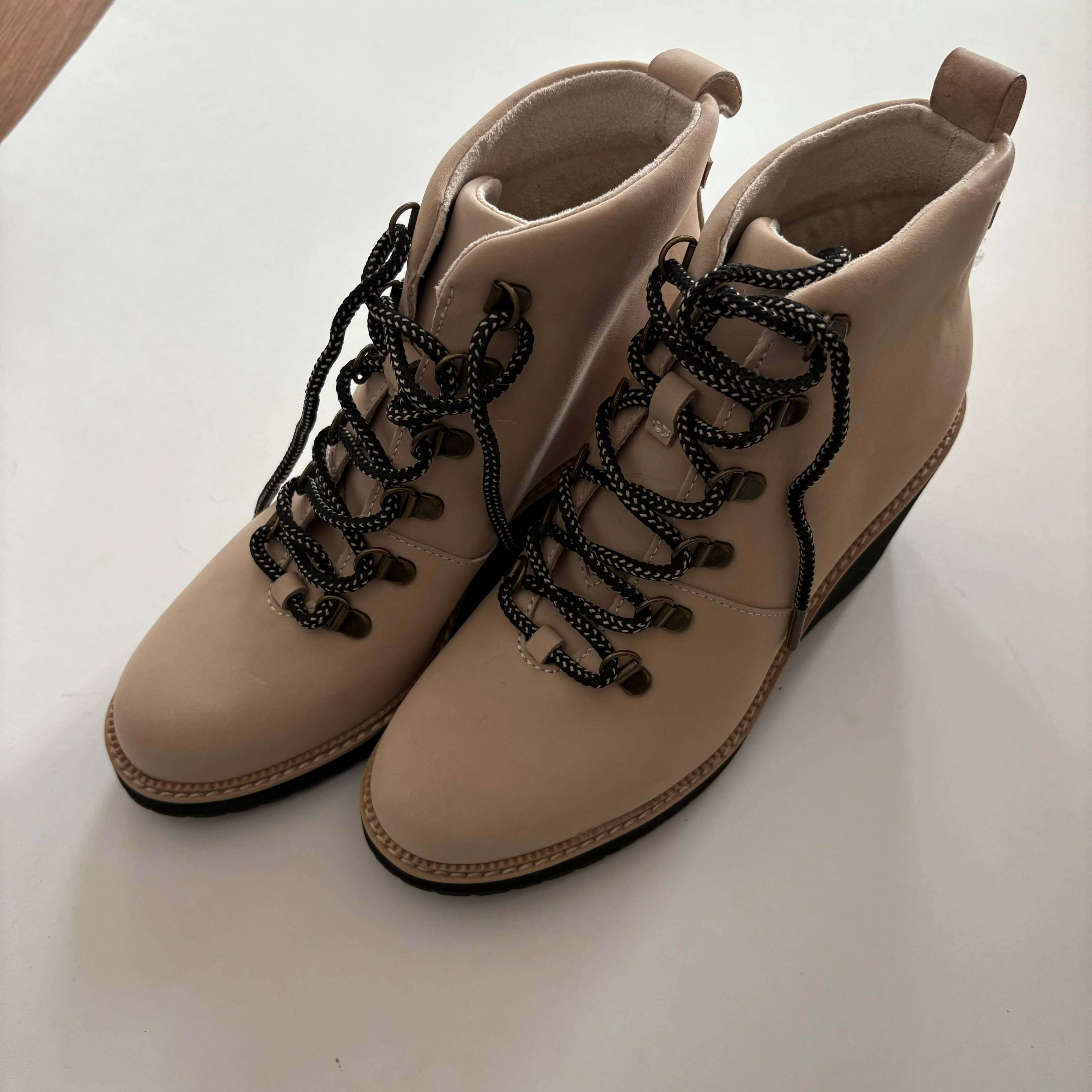 Boots Ankle Heels By Toms In Cream, Size: 7 - Image 2