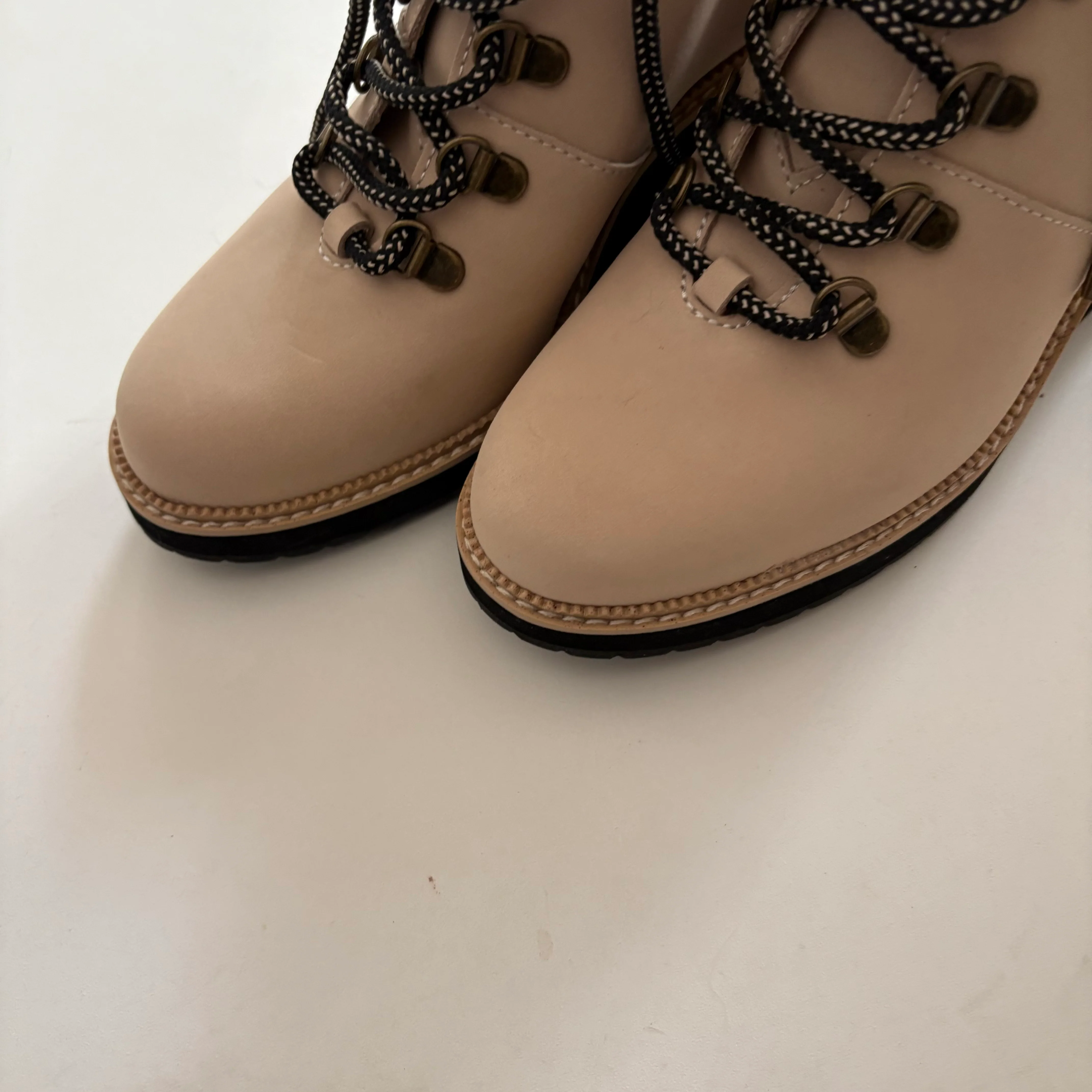 Boots Ankle Heels By Toms In Cream, Size: 7 - Image 3