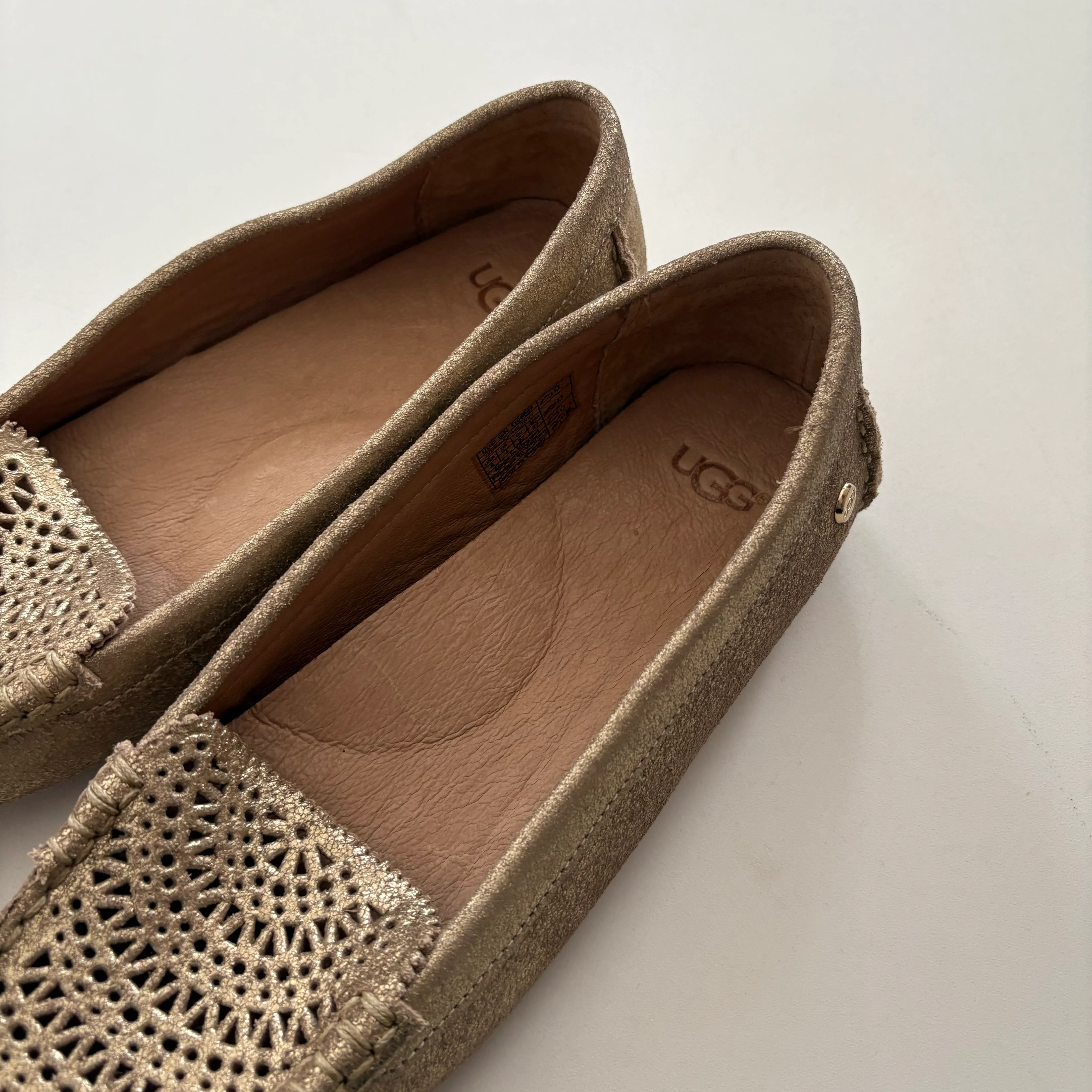 Shoes Flats By Ugg In Gold, Size: 6 - Image 3