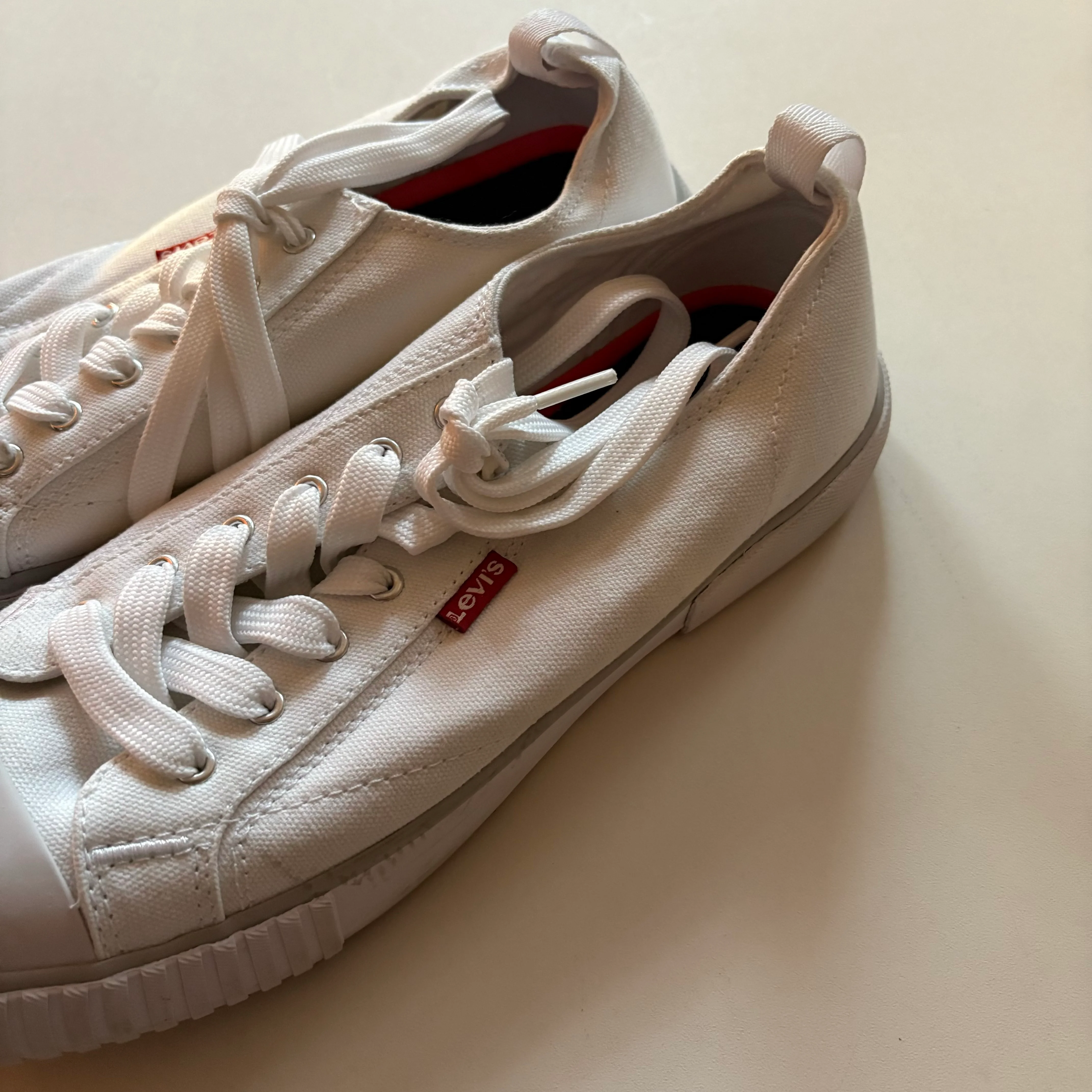 Shoes Sneakers By Levis In White, Size: 9 - Image 3