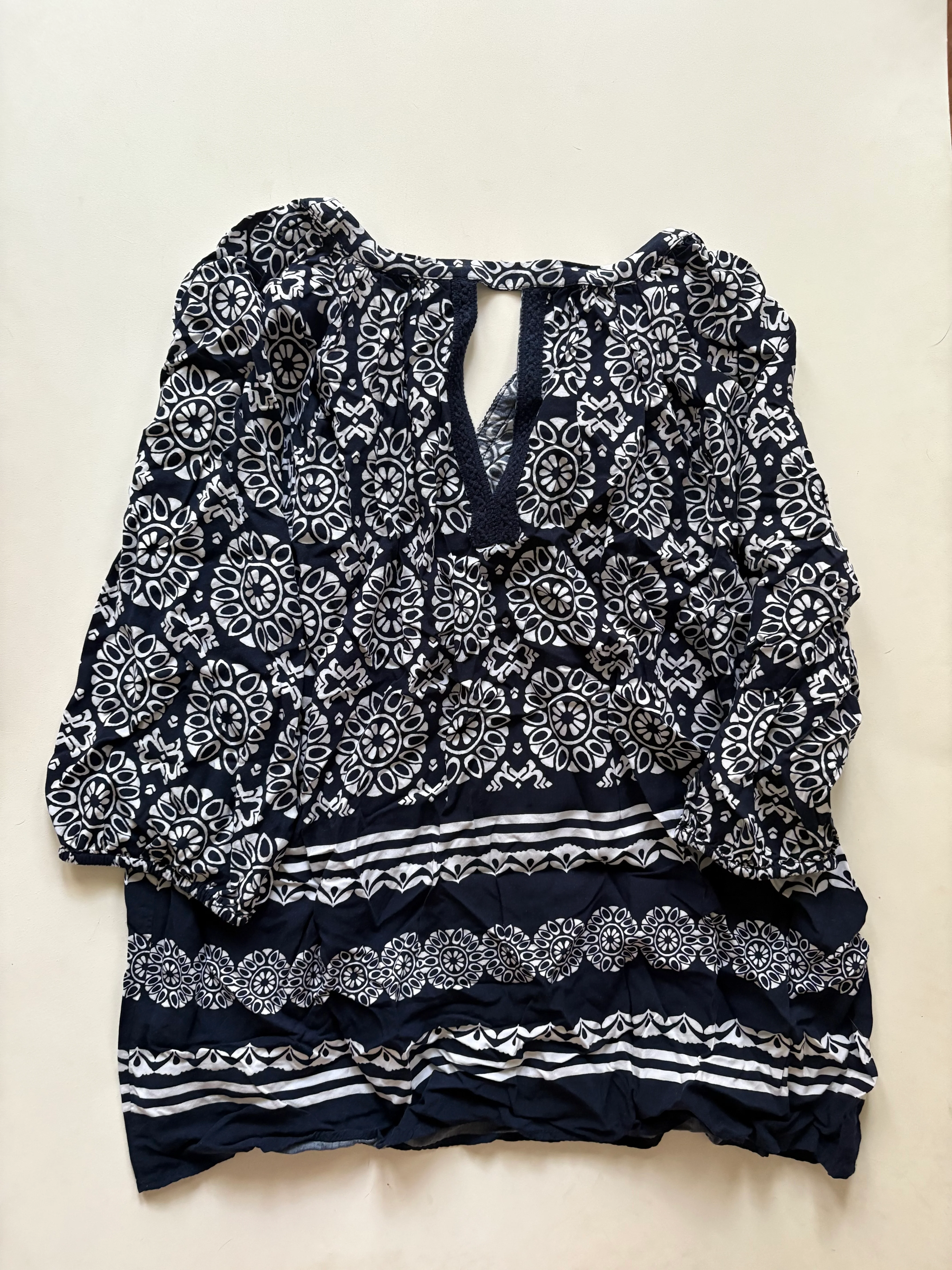 Top 3/4 Sleeve By Crown And Ivy In Navy, Size: M - Image 2