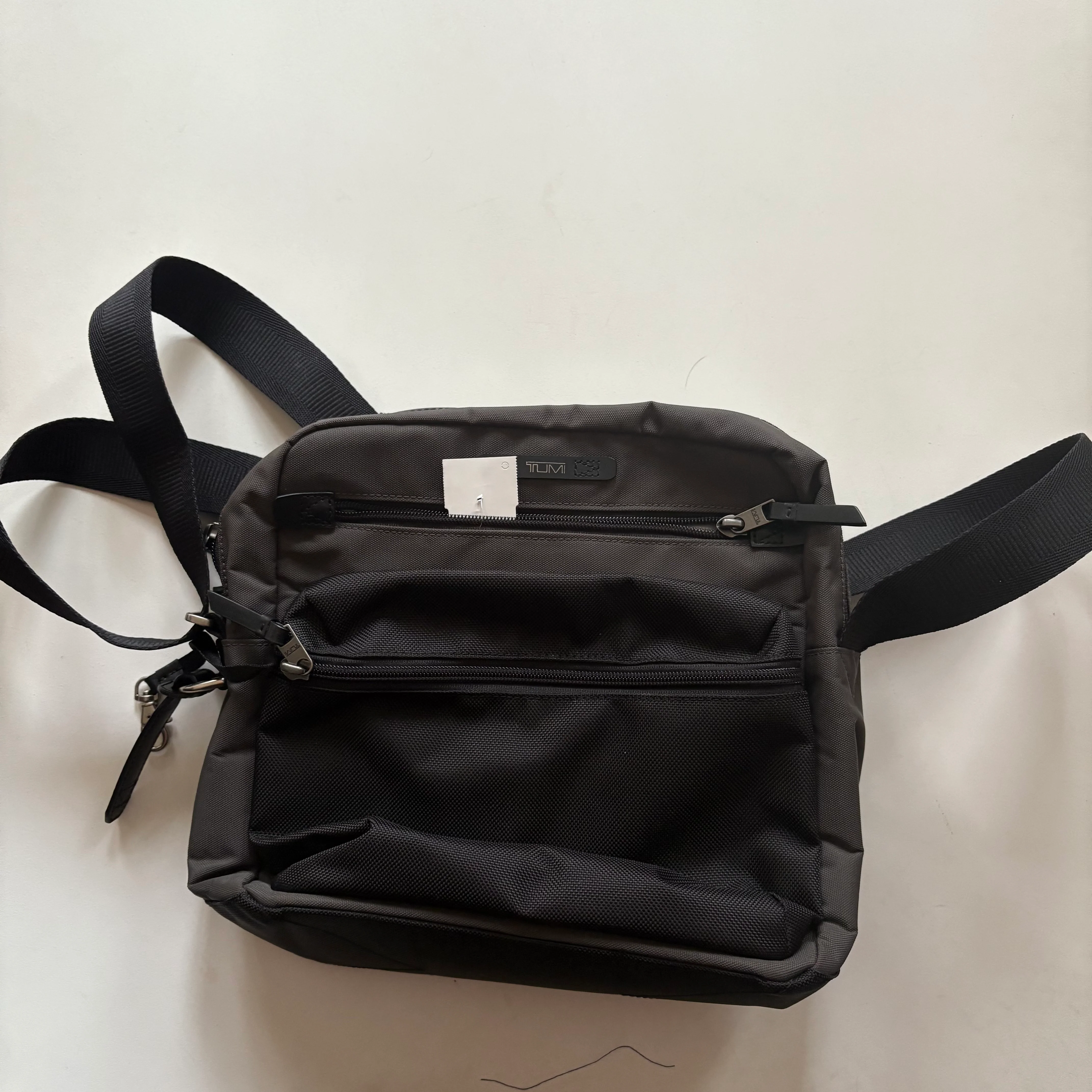 Handbag Designer By Tumi  Size: Medium