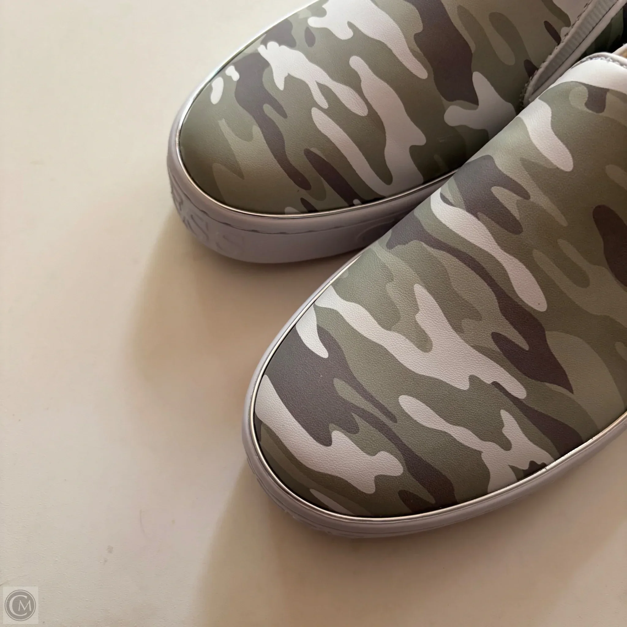 Shoes Flats By Guess In Camouflage Print, Size: 8 - Image 3