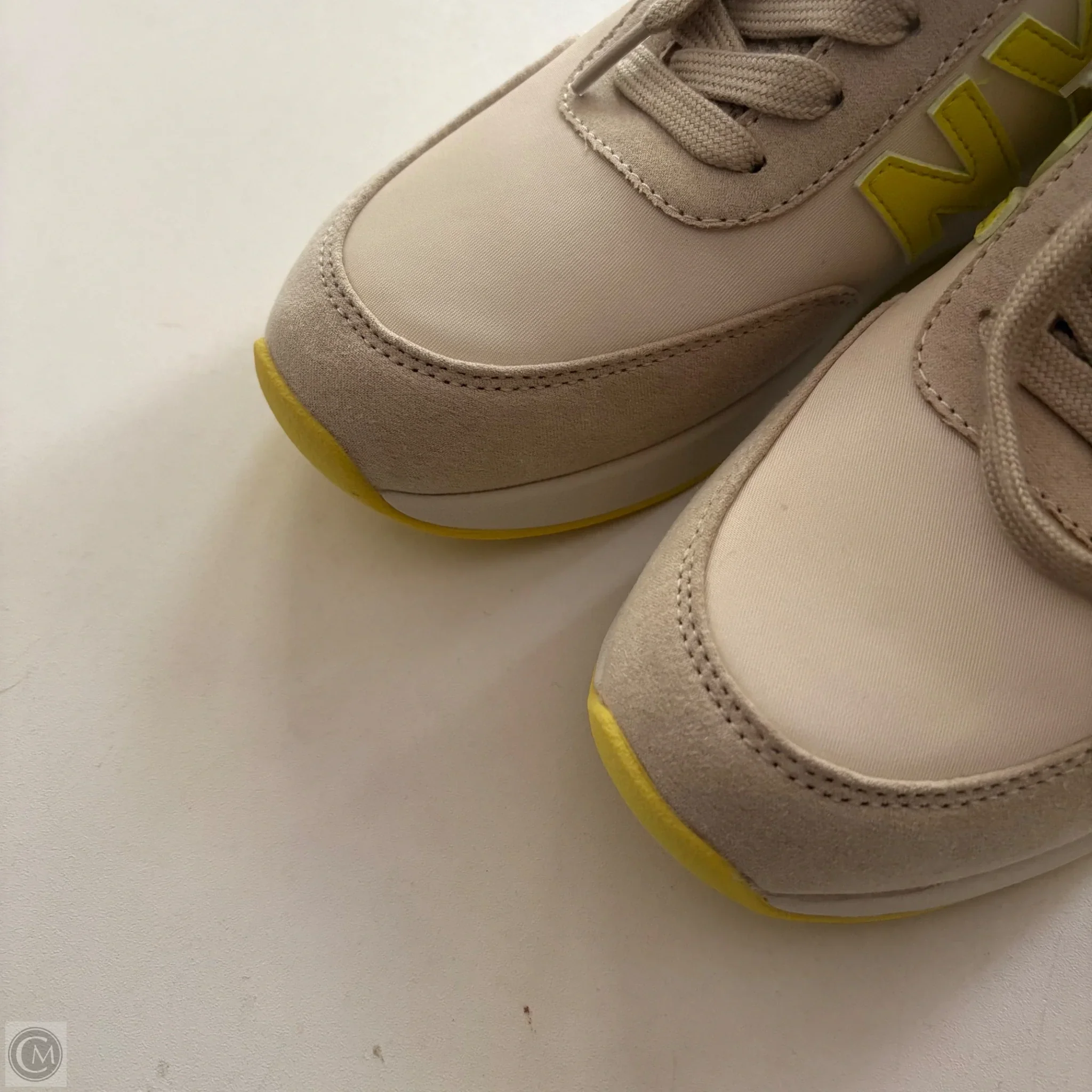 Shoes Athletic By Dkny In Cream & Yellow, Size: 7.5 - Image 3