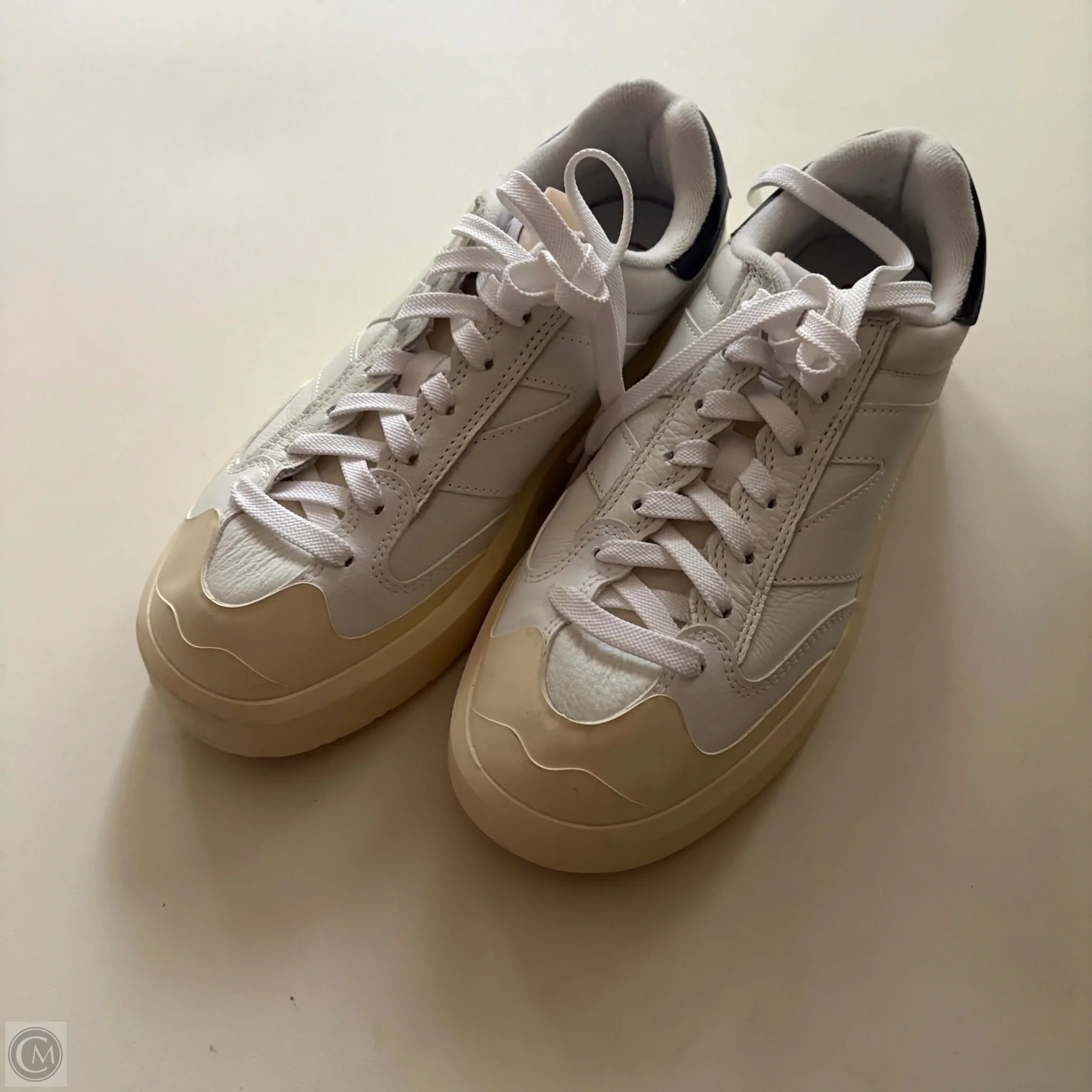 Shoes Athletic By New Balance In White, Size: 7 - Image 1