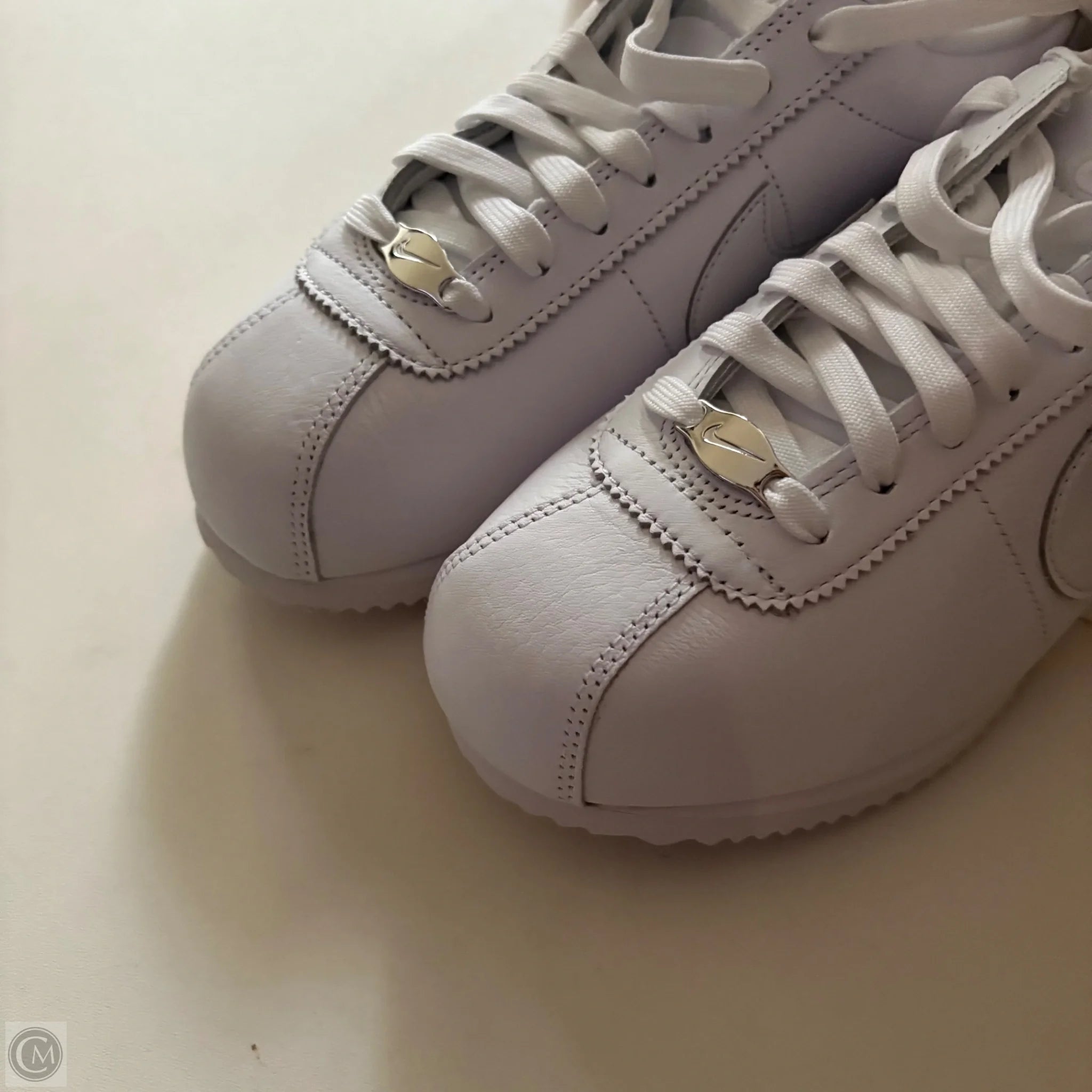 Shoes Athletic By Nike In White, Size: 8 - Image 3