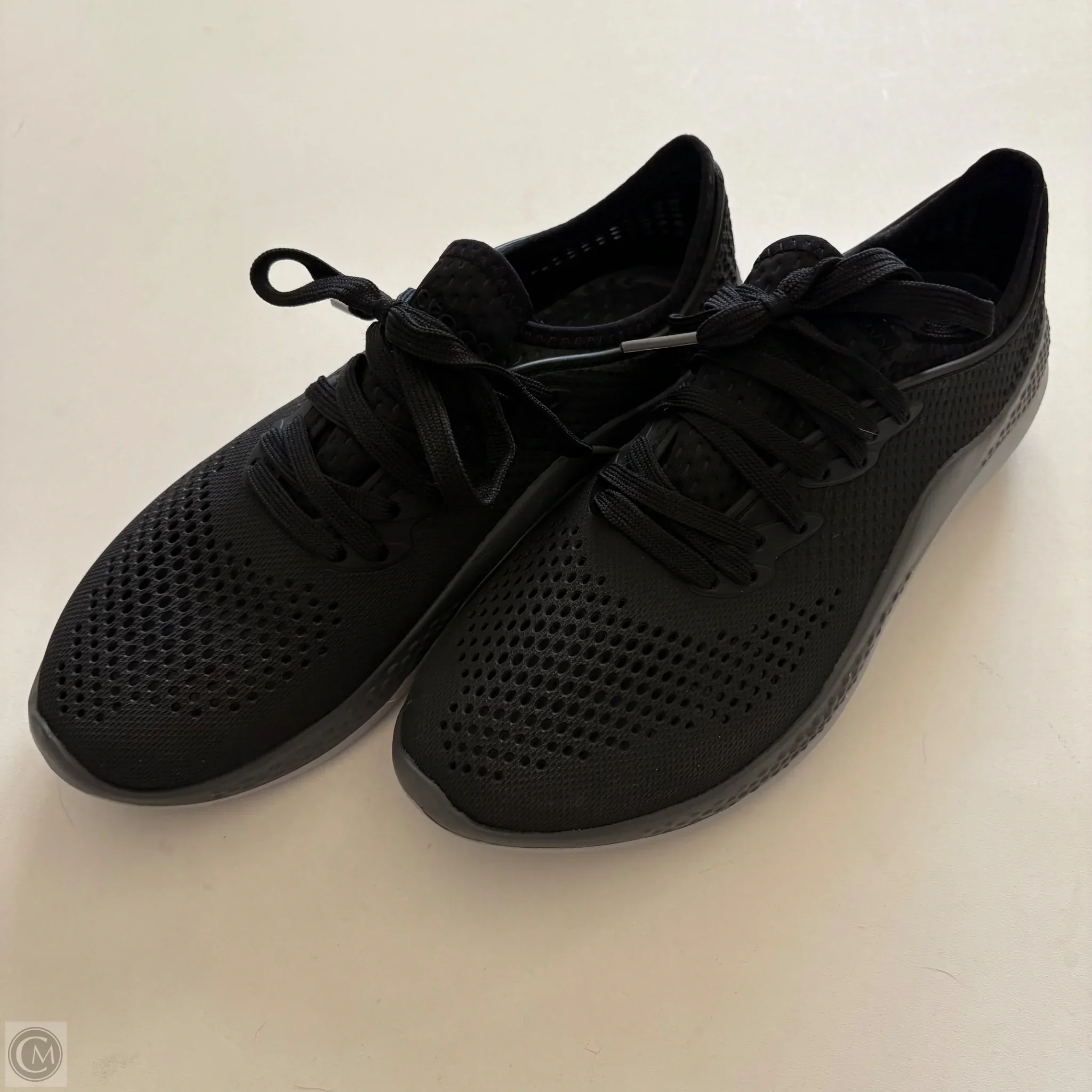 Shoes Athletic By Crocs In Black, Size: 9 - Image 1