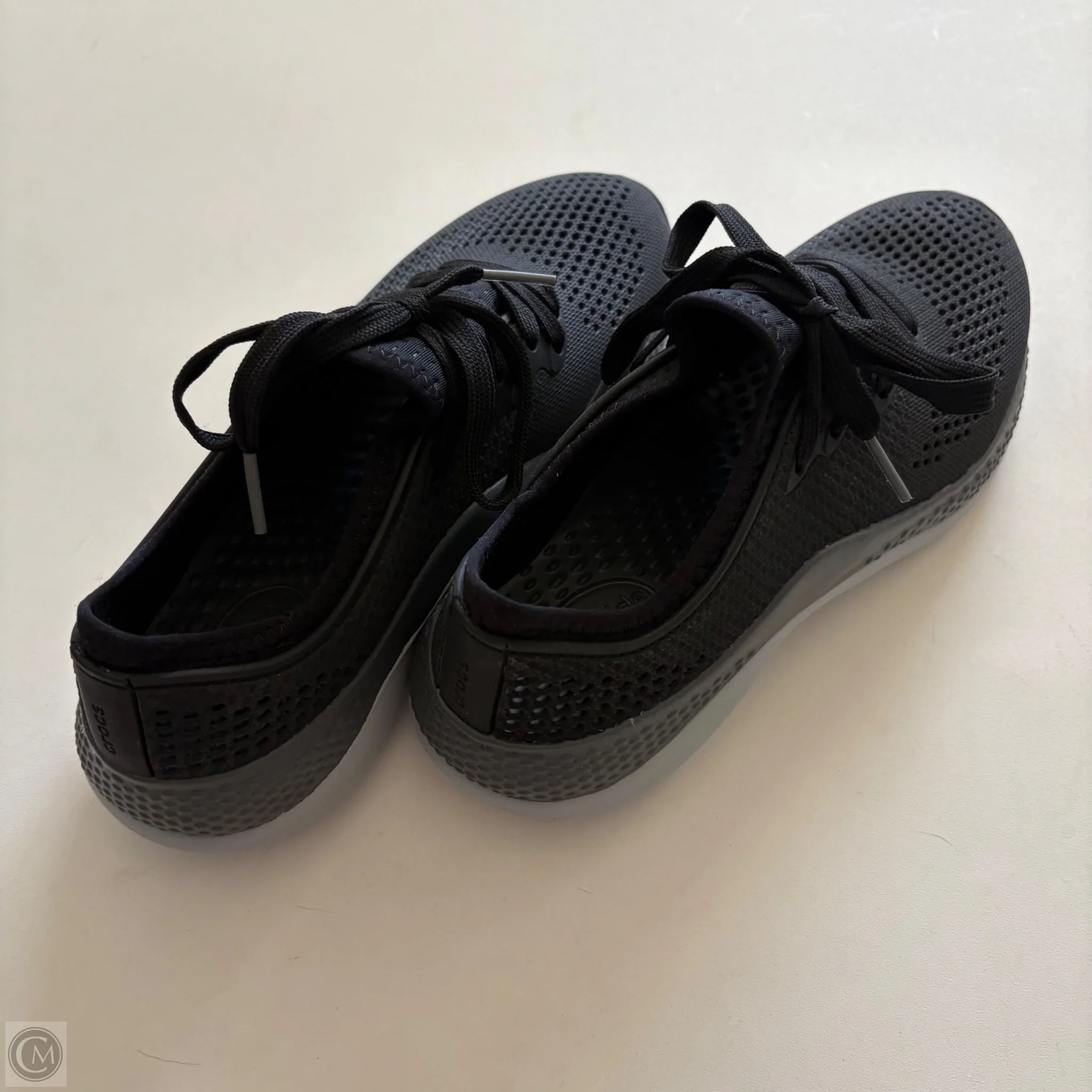 Shoes Athletic By Crocs In Black, Size: 9 - Image 2