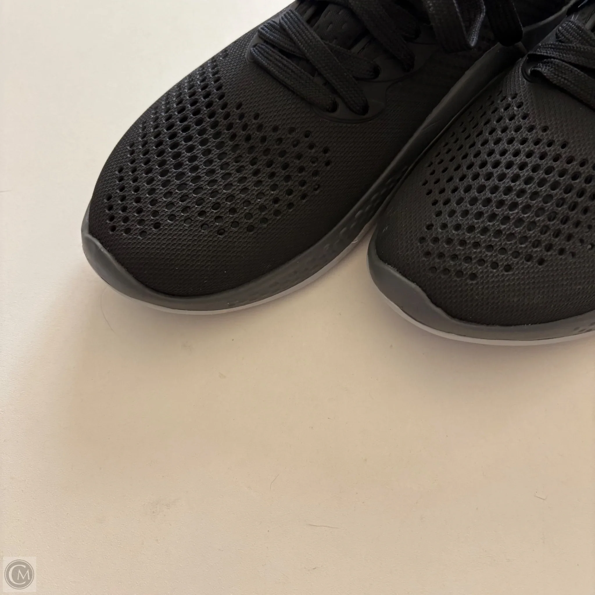 Shoes Athletic By Crocs In Black, Size: 9 - Image 3