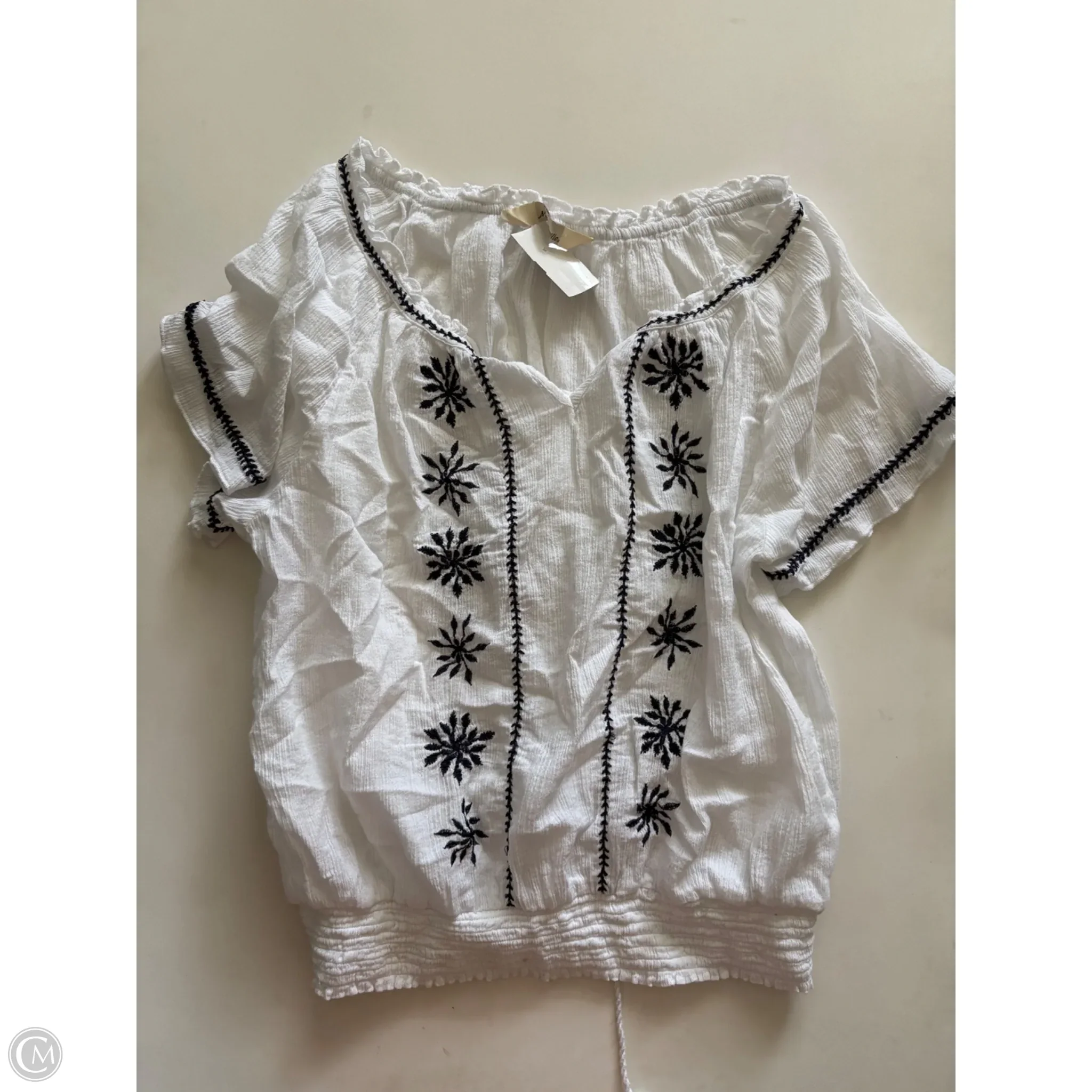 Top Short Sleeve By Clothes Mentor In White, Size: L - Image 1