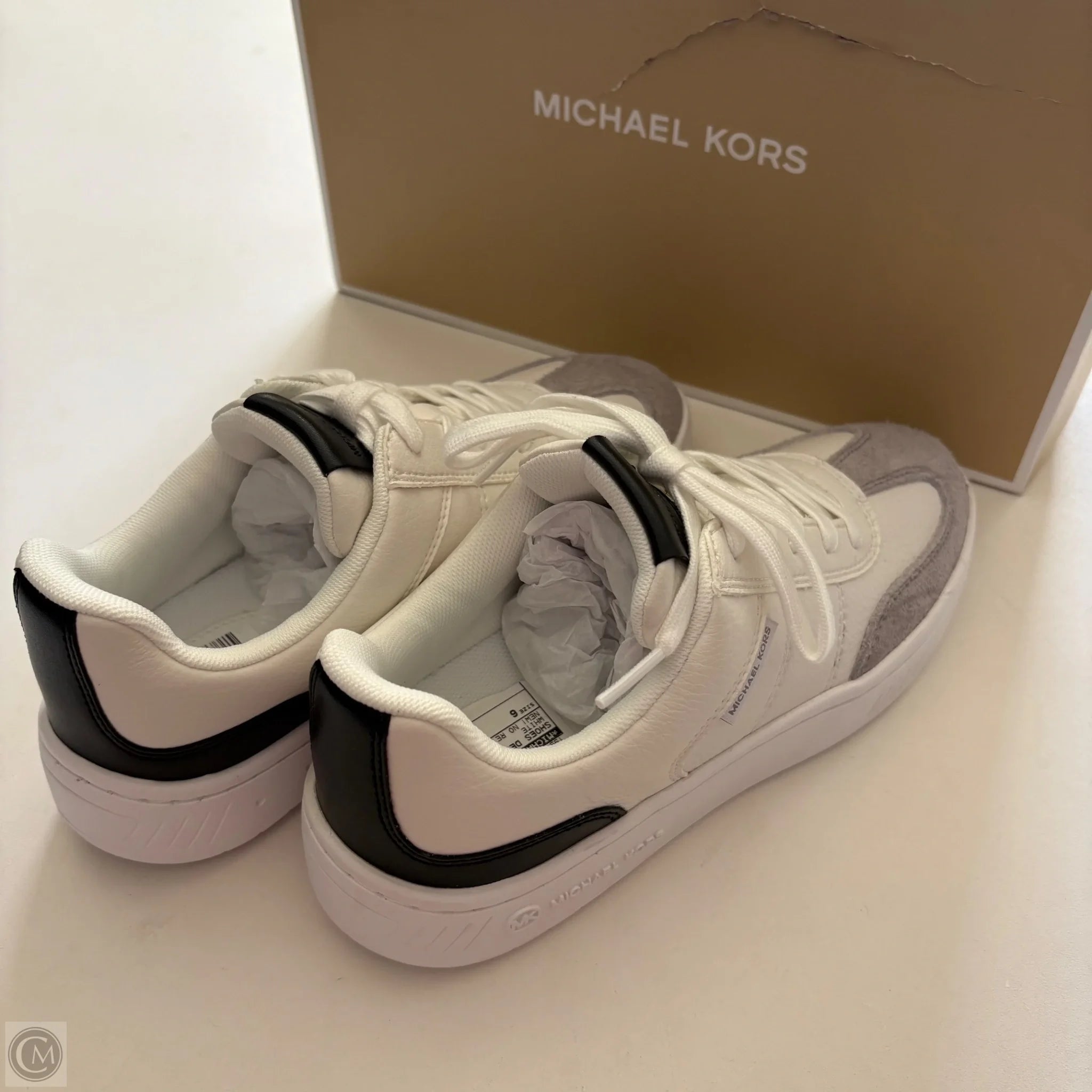 Shoes Designer By Michael Kors In White, Size: 6 - Image 2