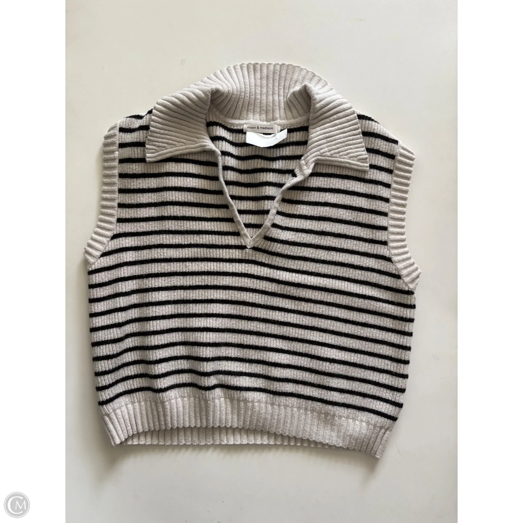 Sweater Short Sleeve By Moon And Madison In Striped Pattern, Size: L - Image 1