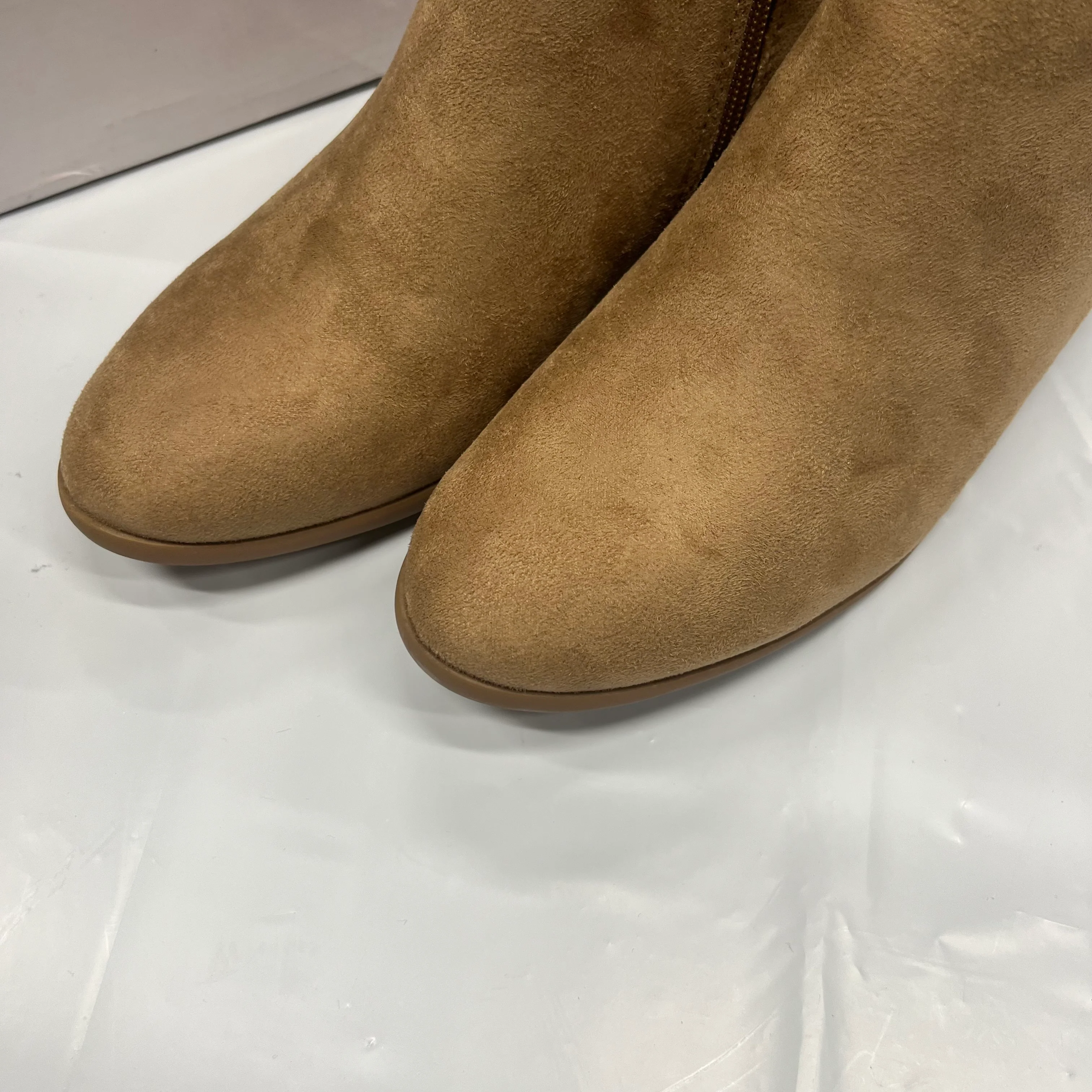 Tan Shoes Heels Block Soda, Size 7.5 - Image 2
