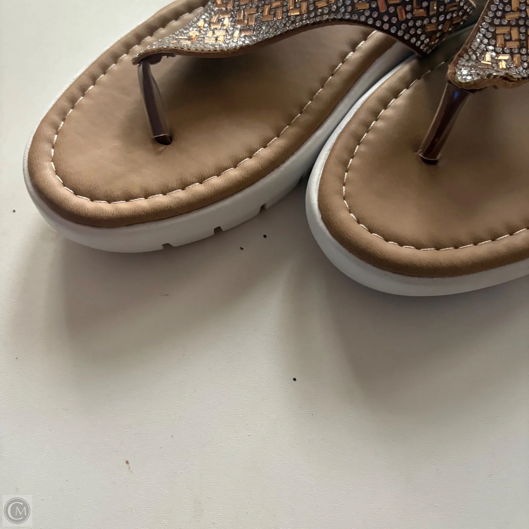 Sandals Flats By olivia and kate In Tan, Size: 7 - Image 2