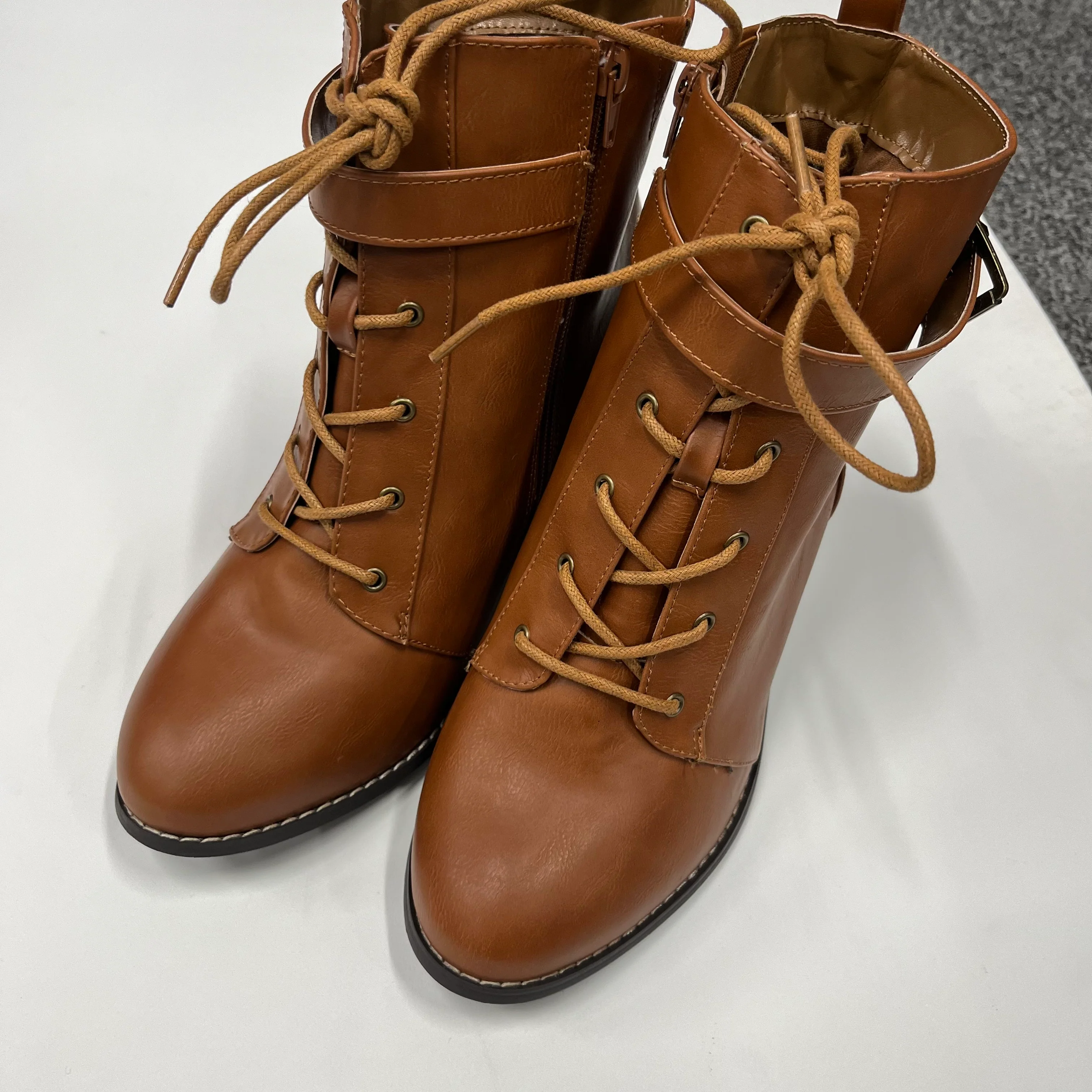 Boots Ankle Heels By Shoedazzle  Size: 10 - Image 3