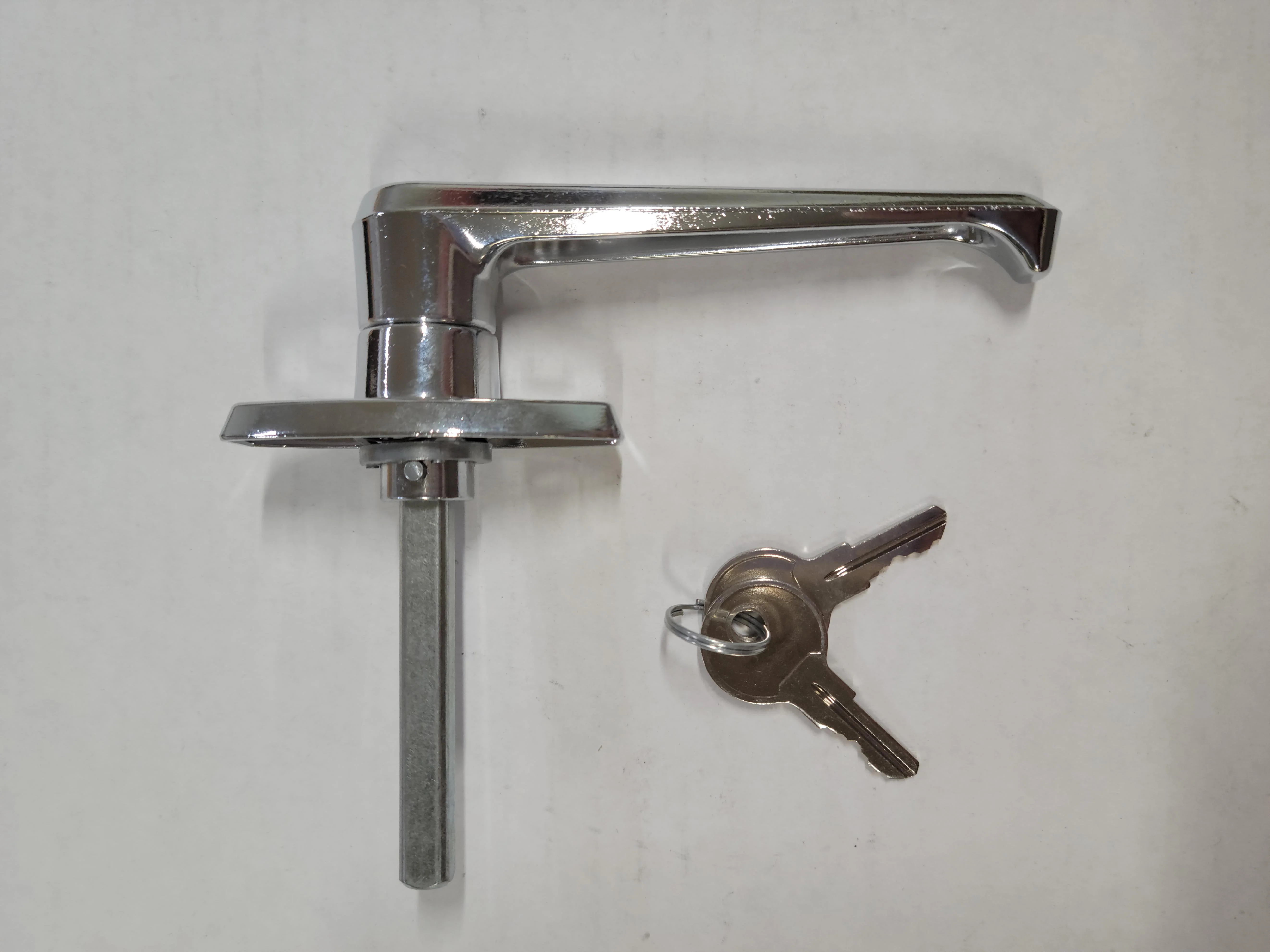 L Handle, Locking (Old Style) - Image 1