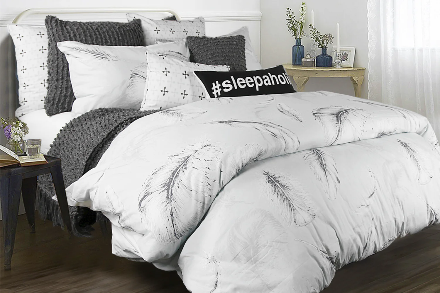 Duvet Cover & Shams Set - Veren - Image 1