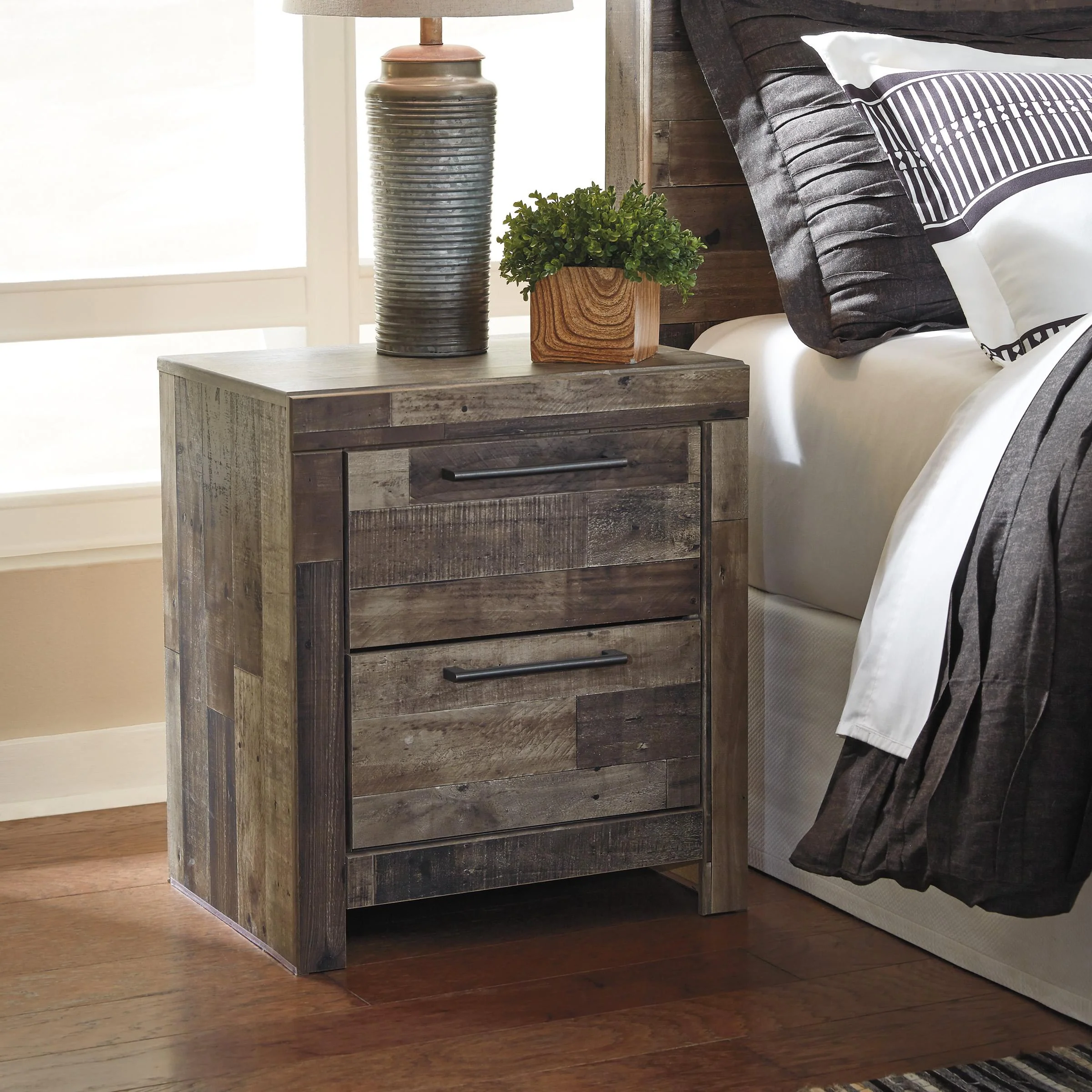 Benchcraft Derekson 2-Drawer Nightstand B200-92 - Image 2