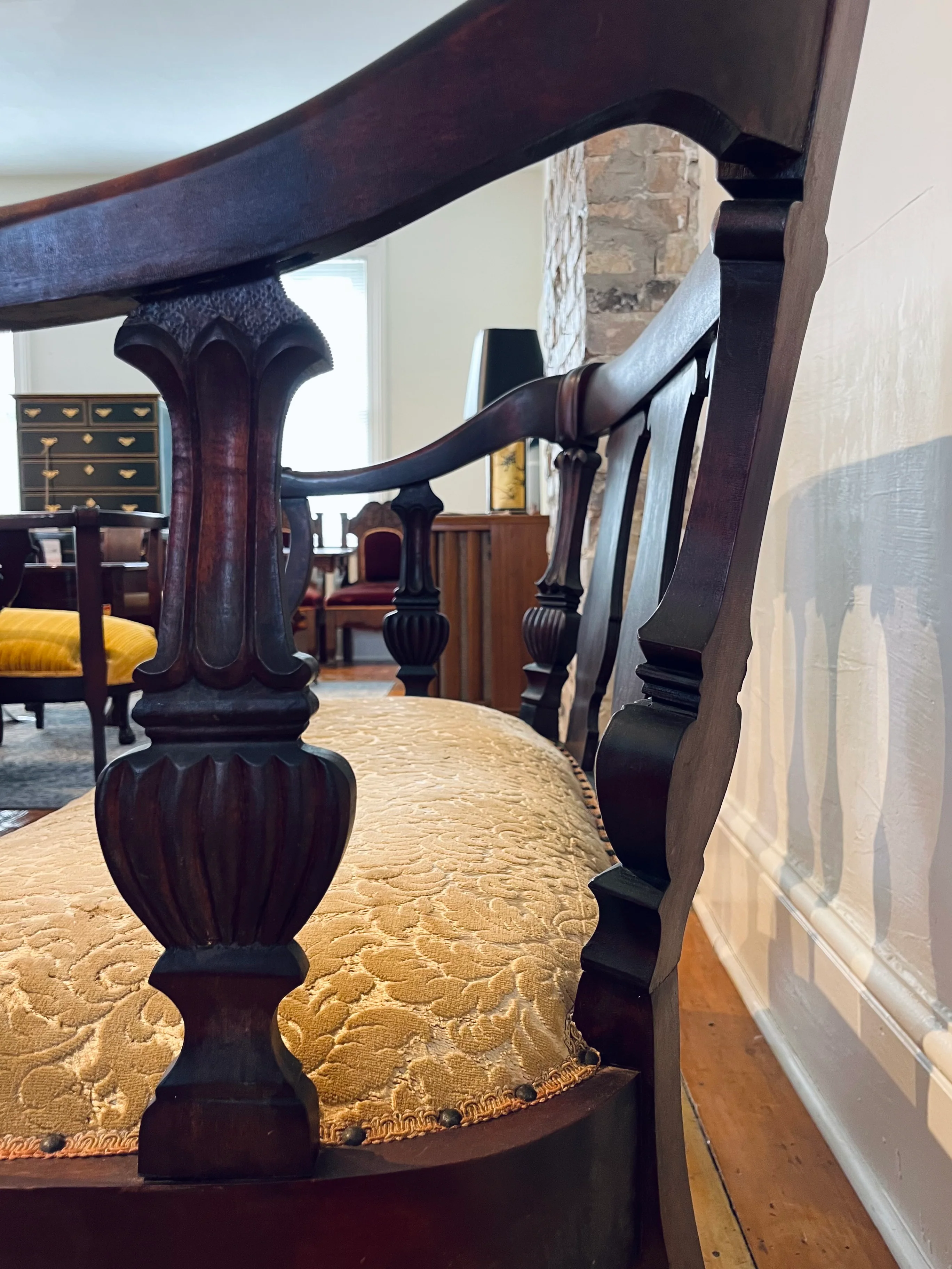 Georgian Revival Mahogany Settee - Image 2