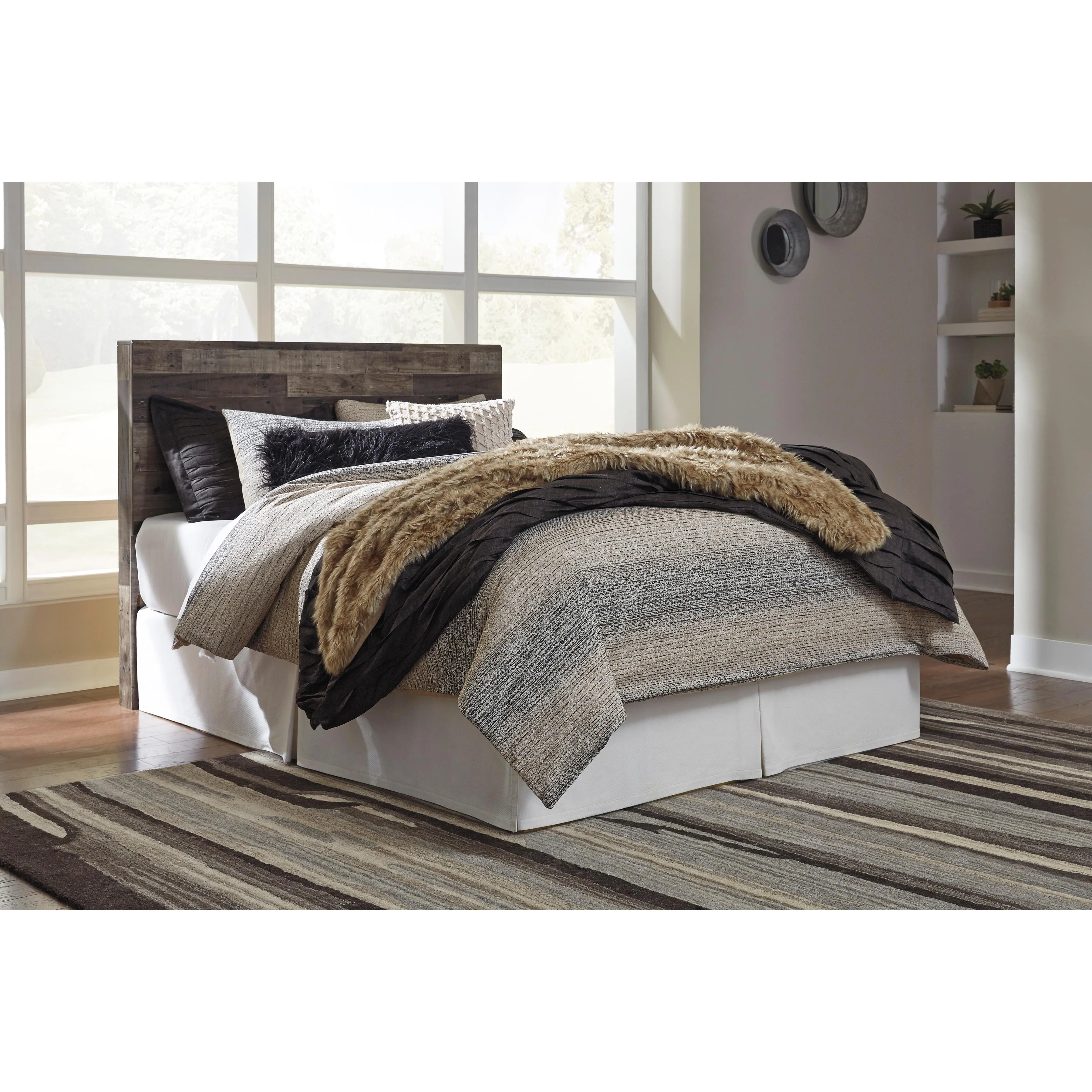 Benchcraft Derekson B200-57 Queen Panel Headboard - Image 2