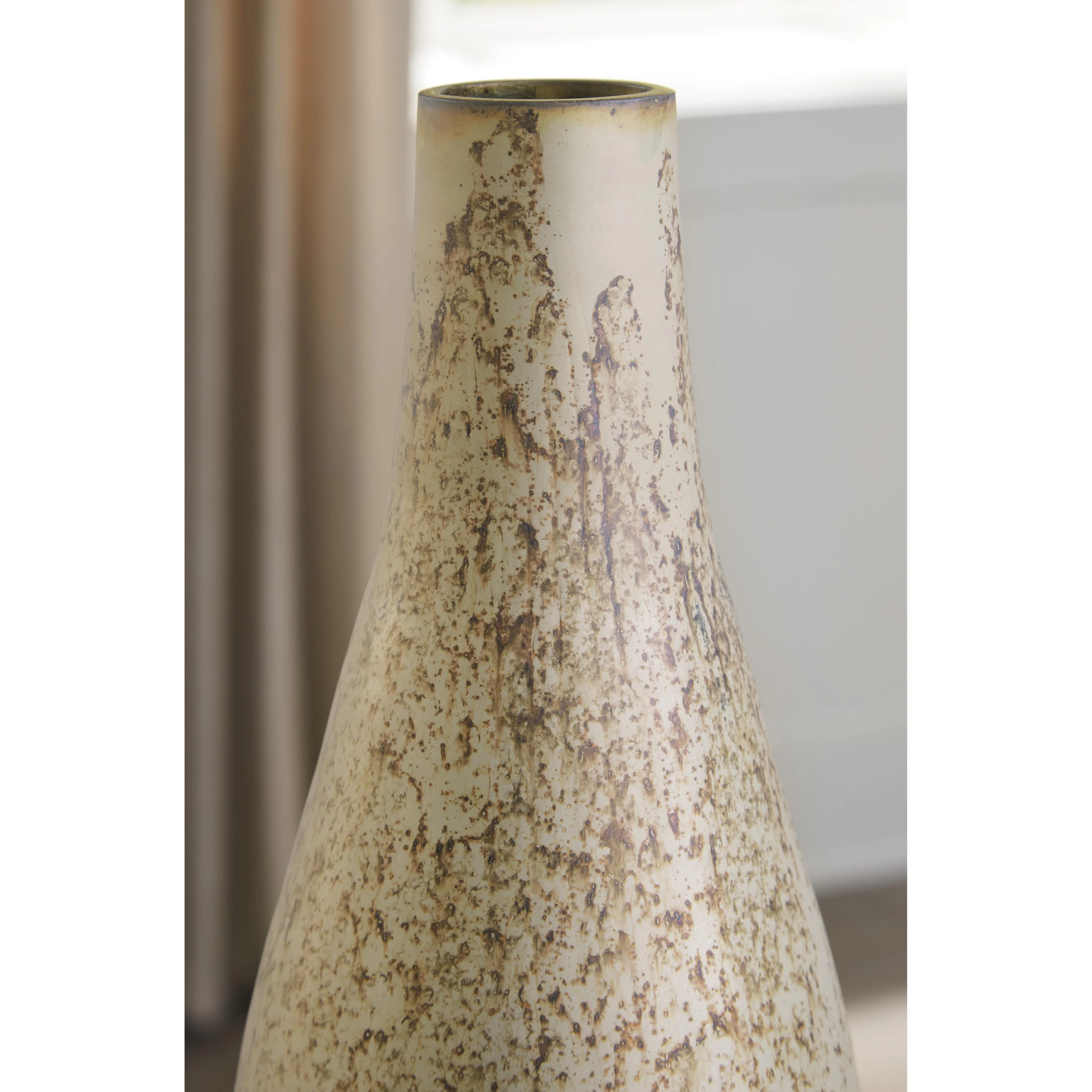 Signature Design by Ashley Plawite A2000640 Vase - Image 3