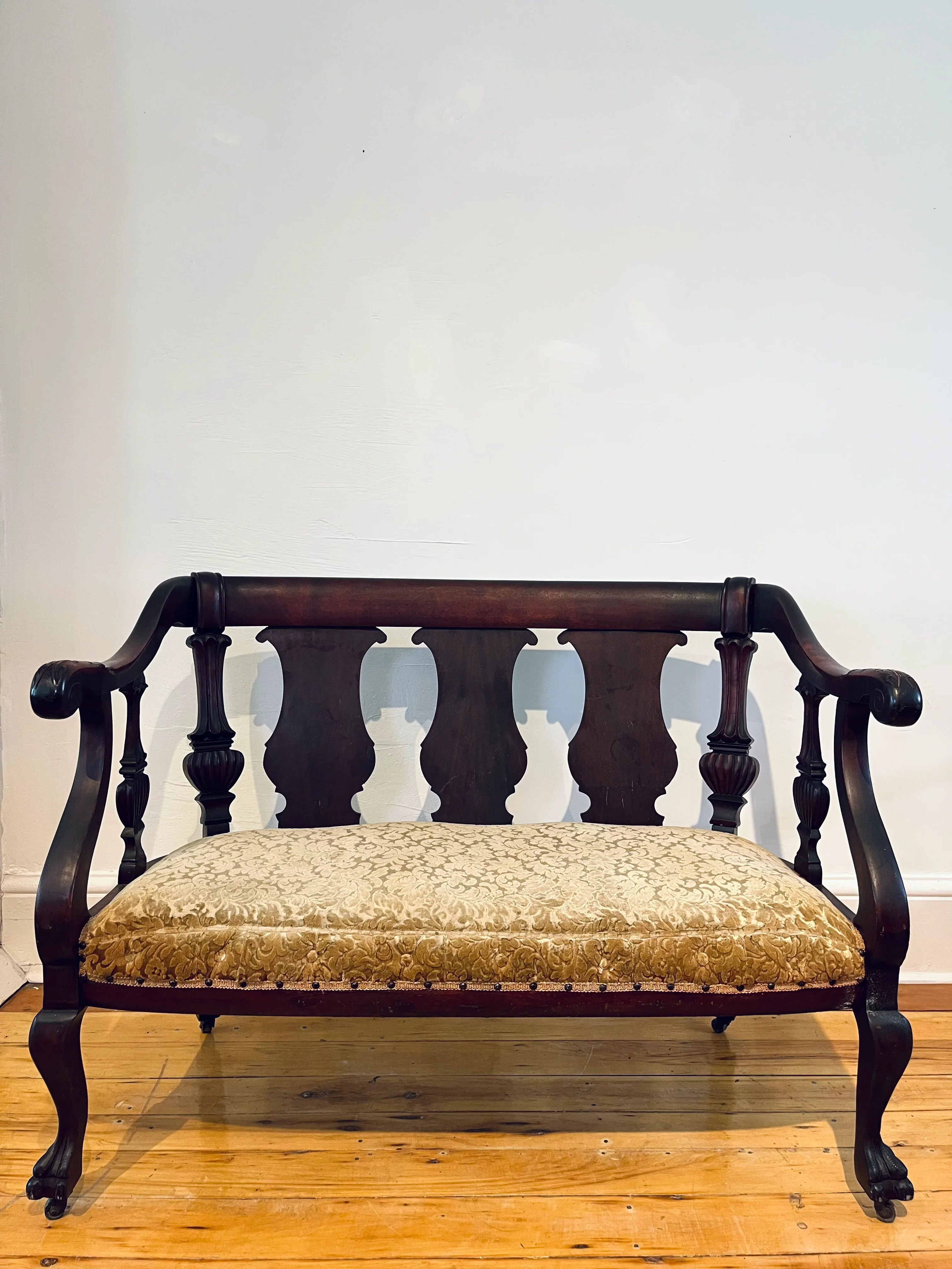 Georgian Revival Mahogany Settee - Image 1