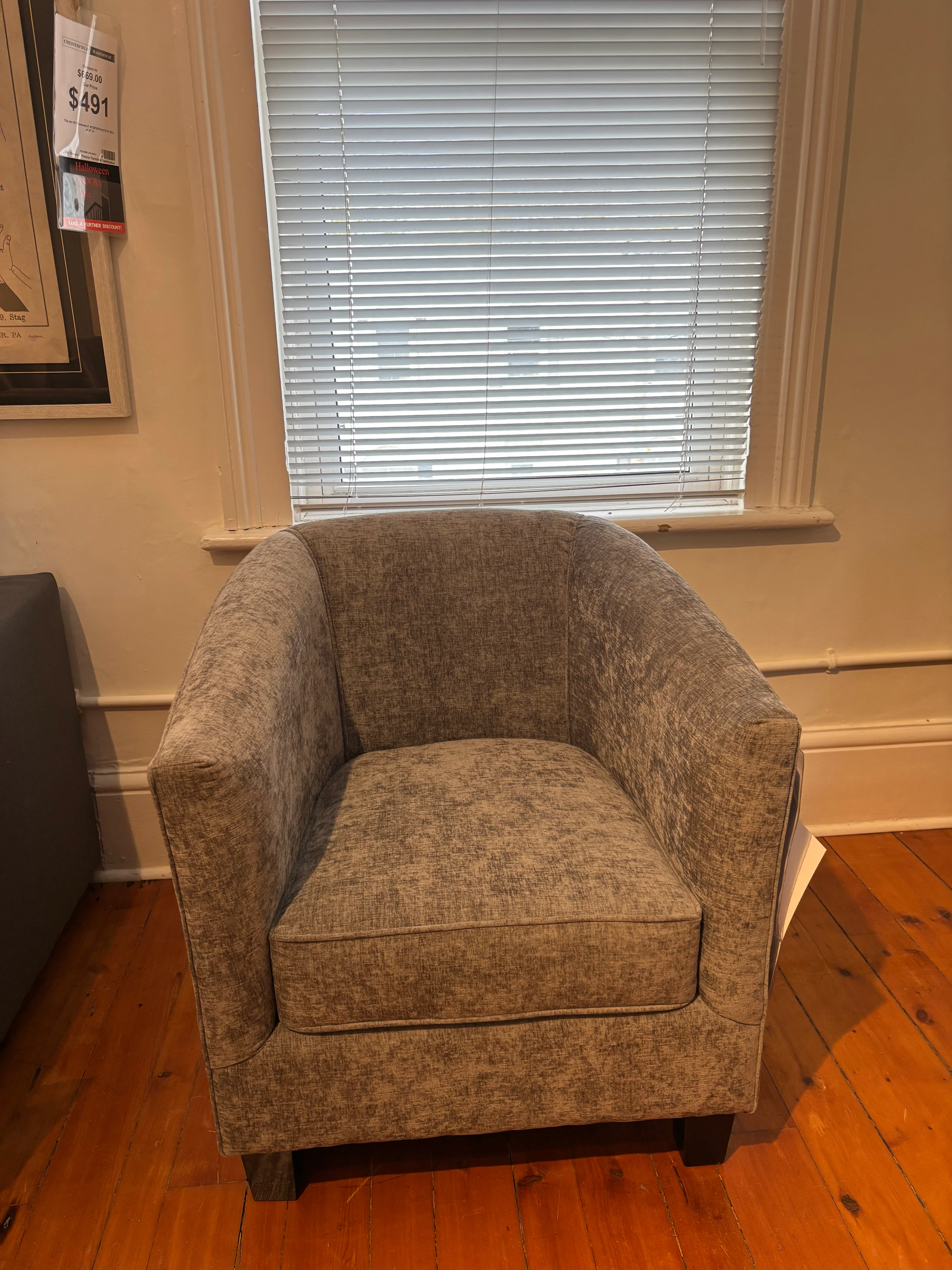 Curated 913 Chair - Image 1