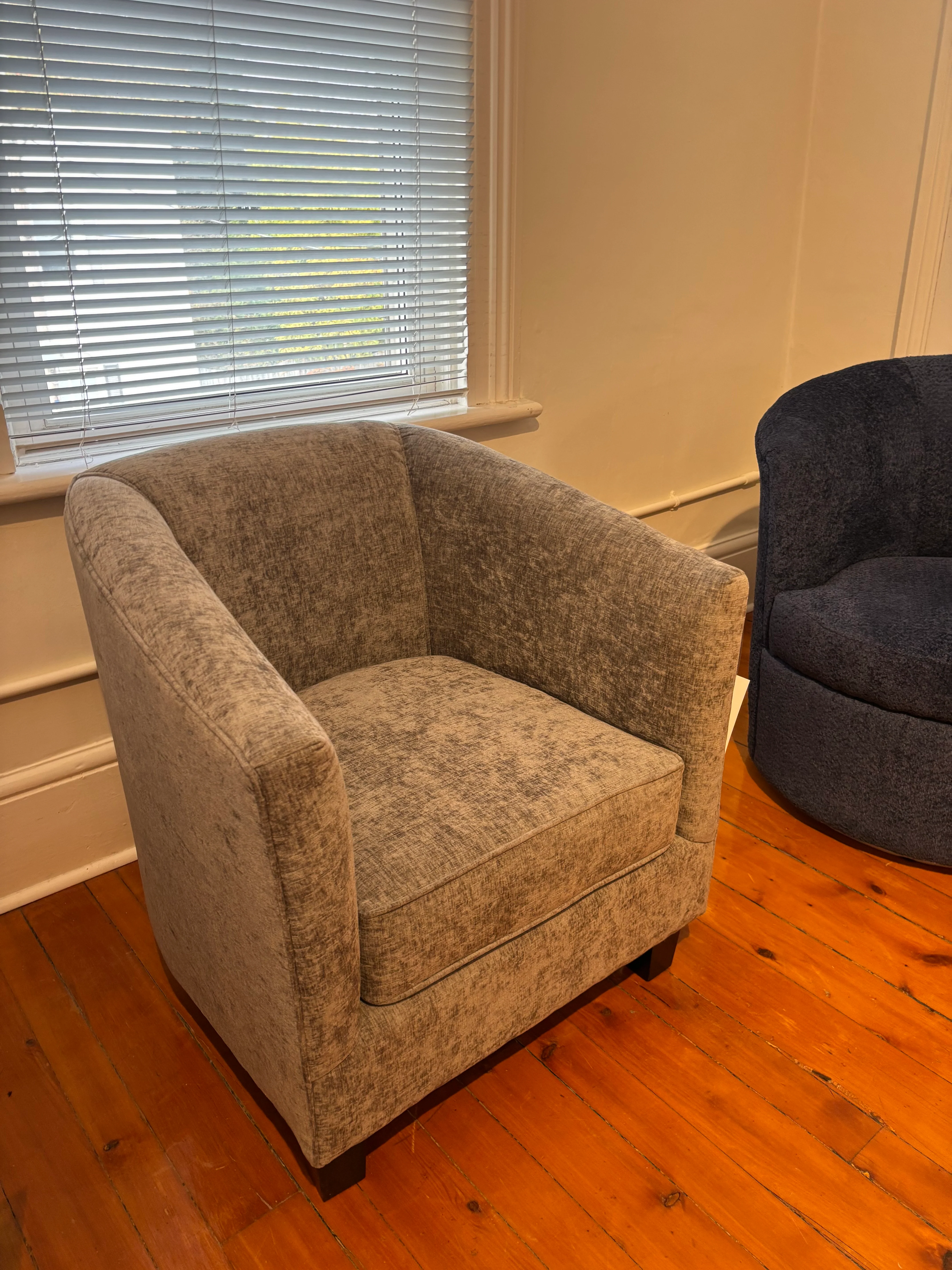 Curated 913 Chair - Image 2