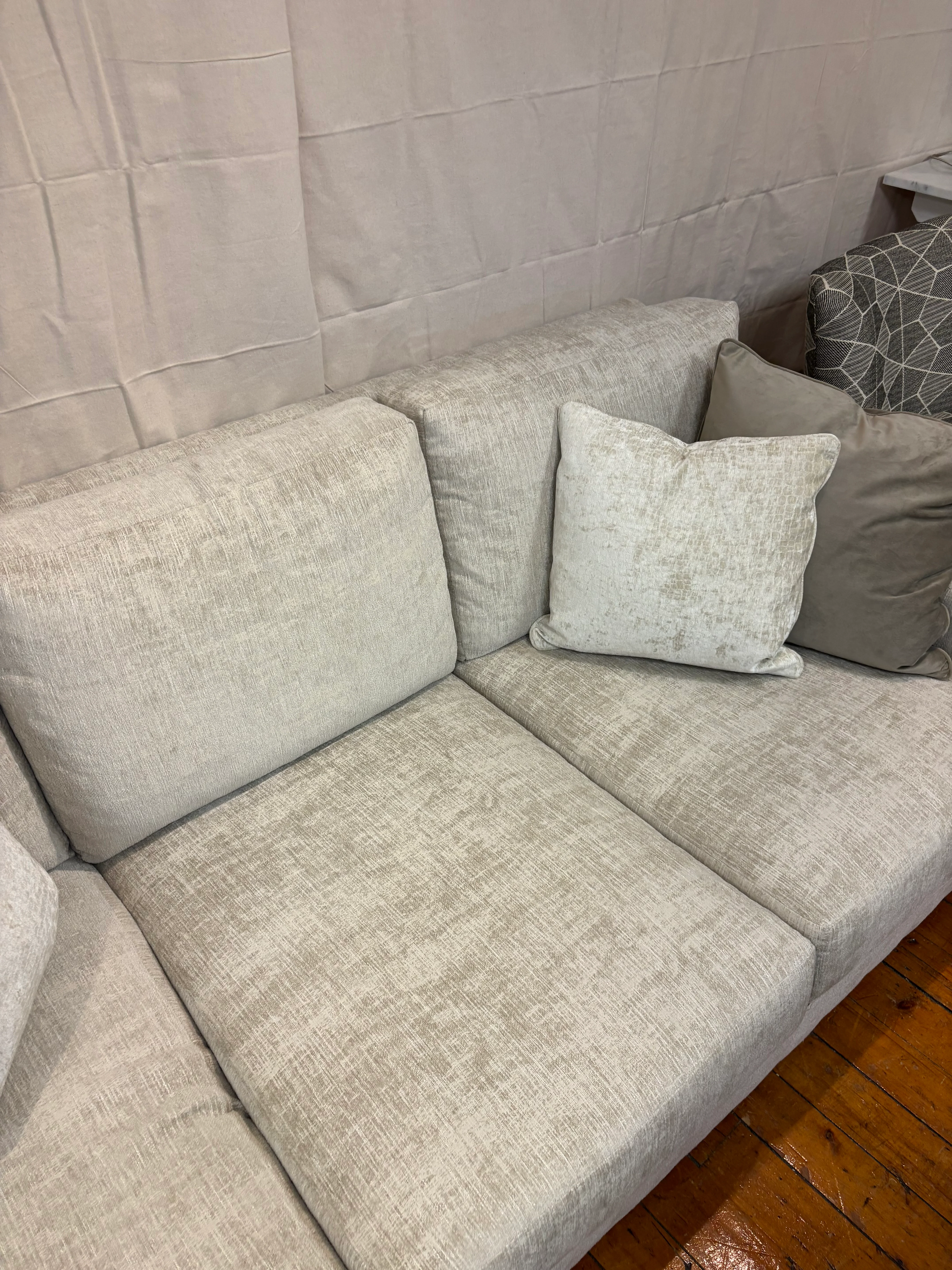 Curated 959501 Hunter Sofa Layla Beach/24”TC: Liberty Cobblestone/20”TC: Hook Cream/Fin: Onyx - Image 2