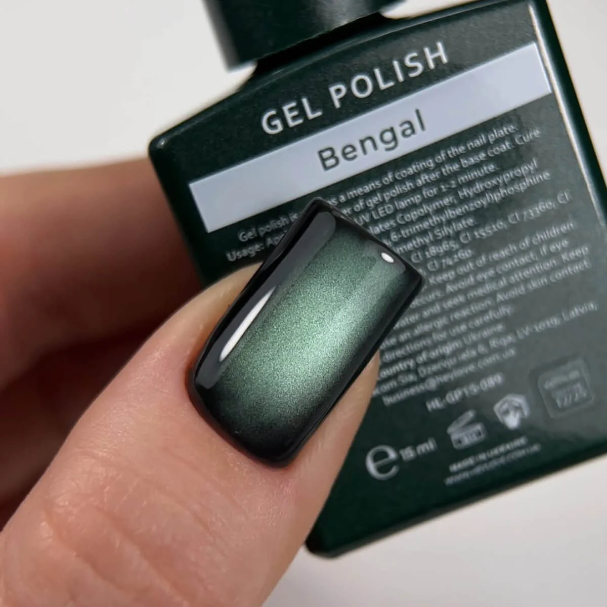 HEYLOVE - Cat's Eye Gel Polish "Bengal" (Green), 15ml - Image 2