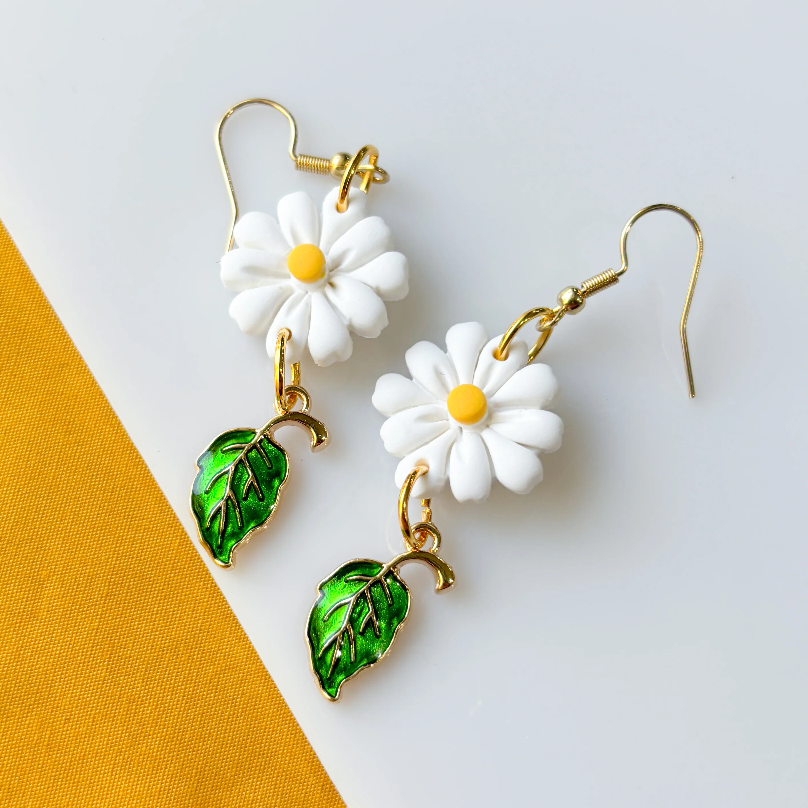 DAISY & LEAF EARRINGS - Image 3