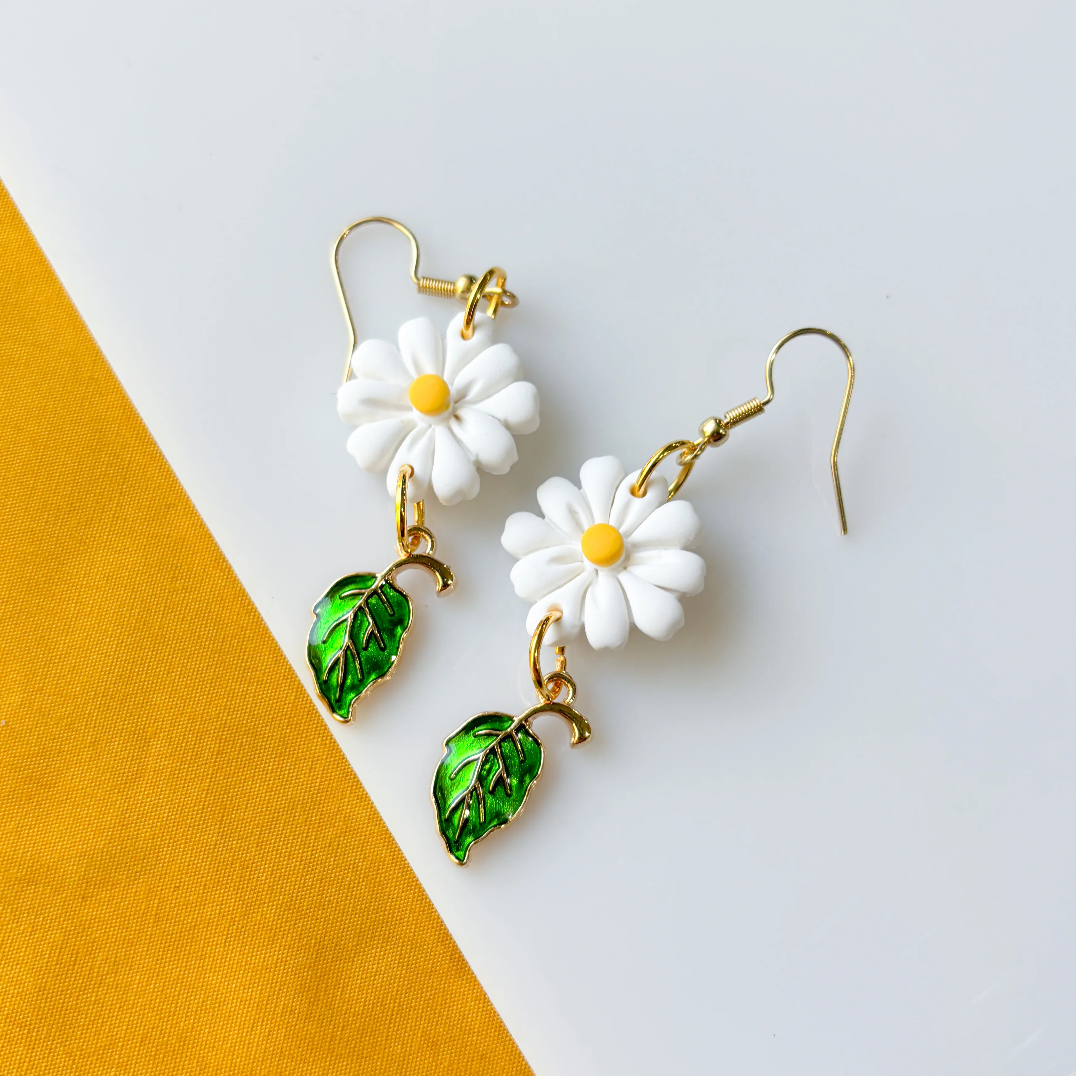 DAISY & LEAF EARRINGS - Image 1