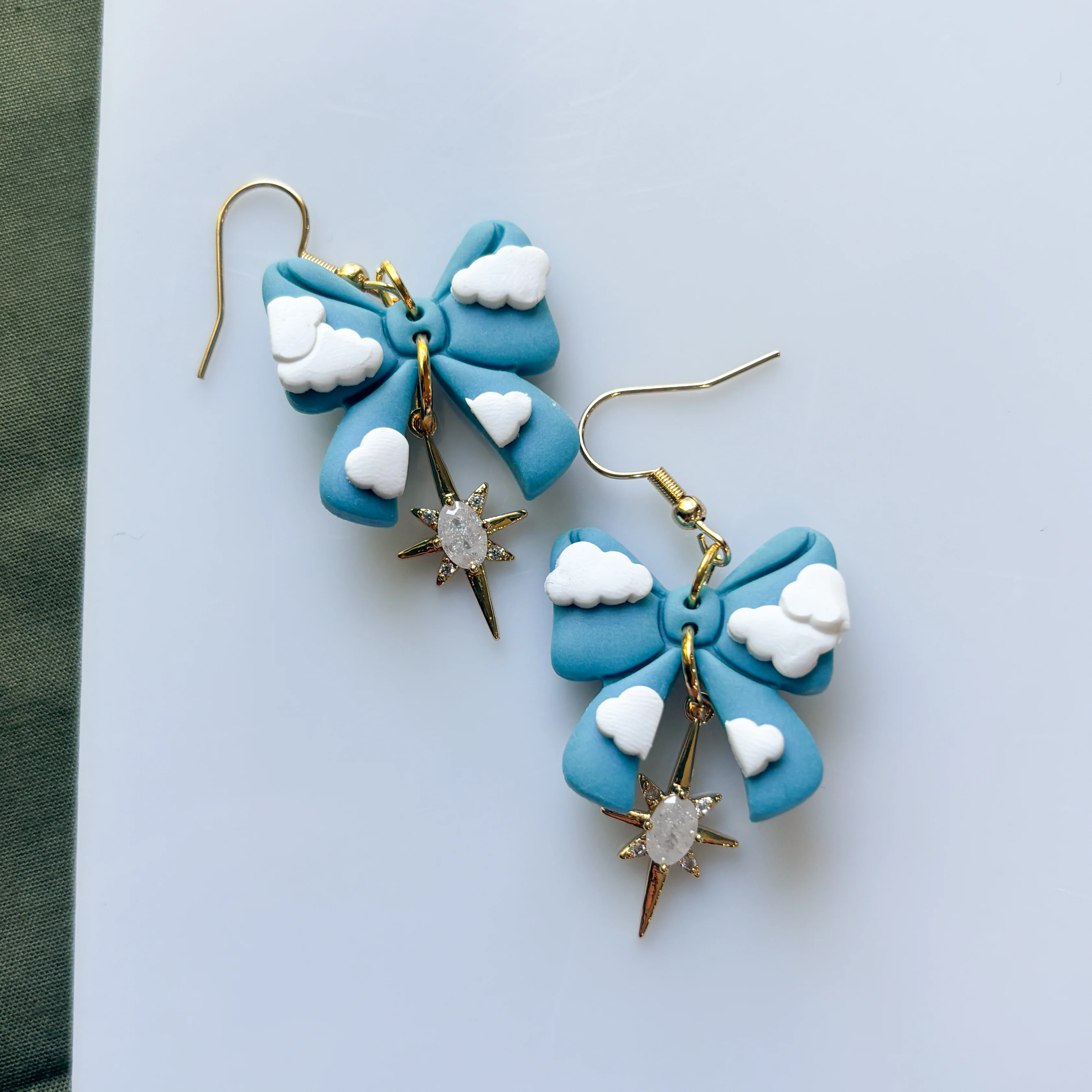 CLOUDY BOW EARRINGS - Image 2