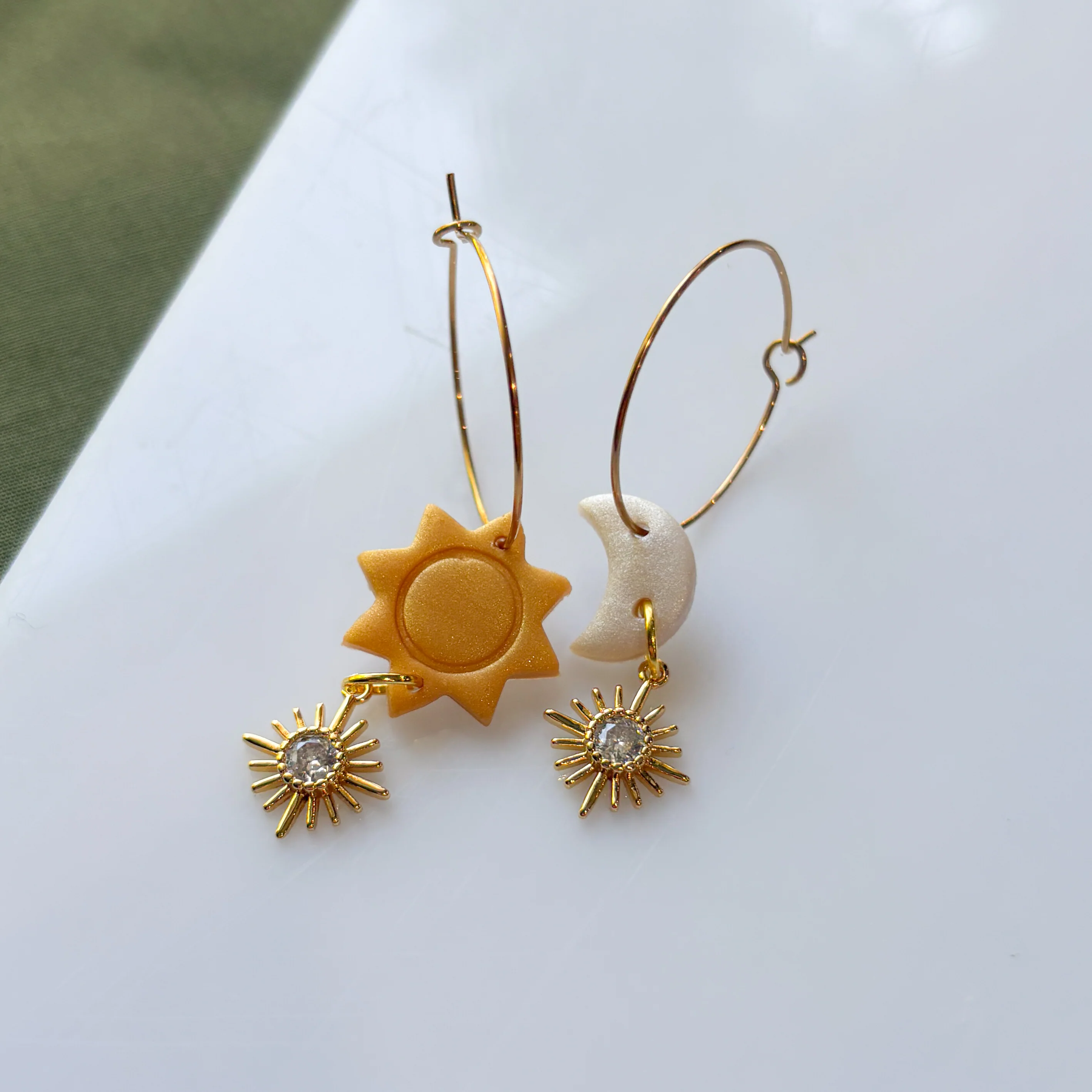 SUN & MOON LITTLE HOOP EARRINGS - Image 3