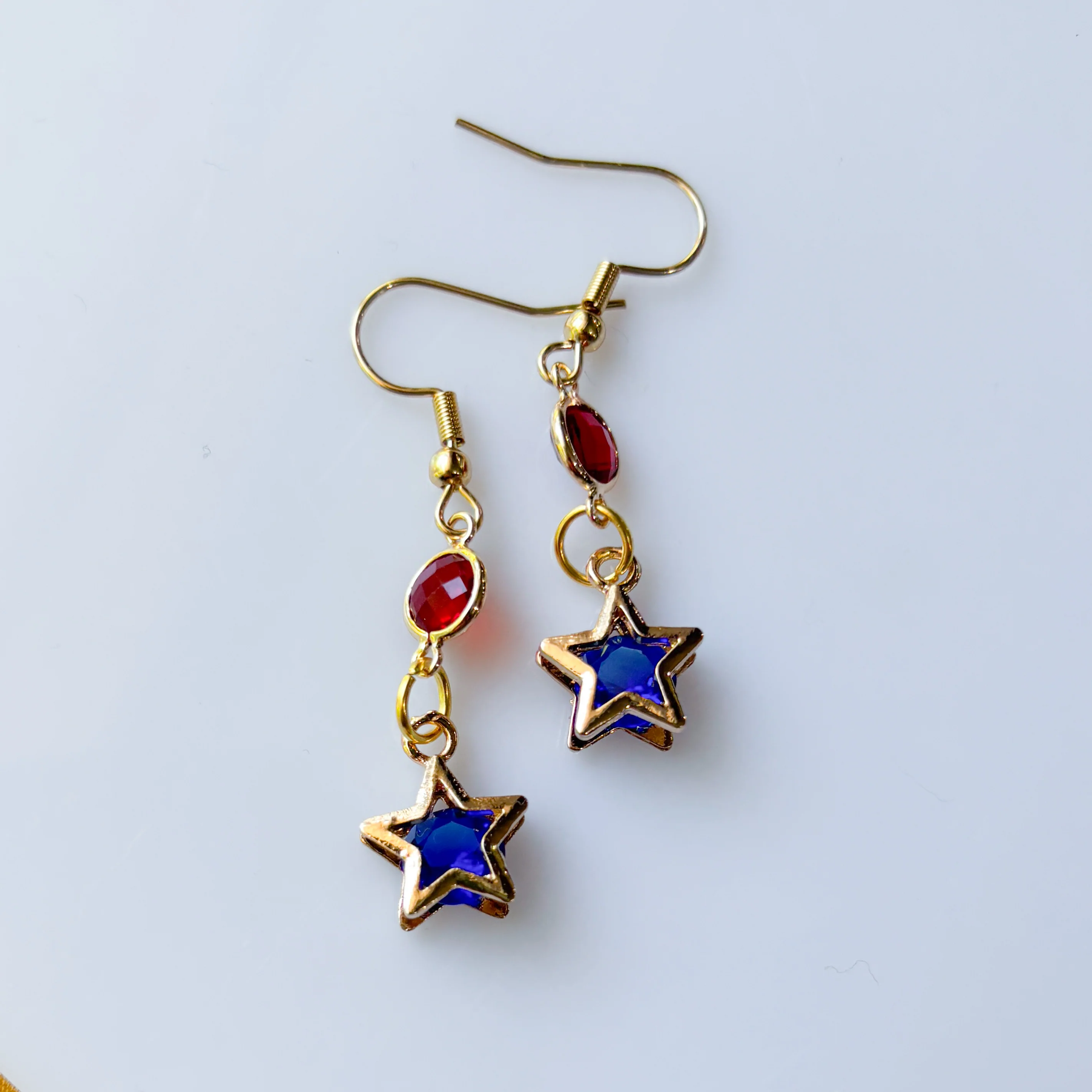 RED CIRCLE BLUE STAR CHARM EARRINGS - Image 2