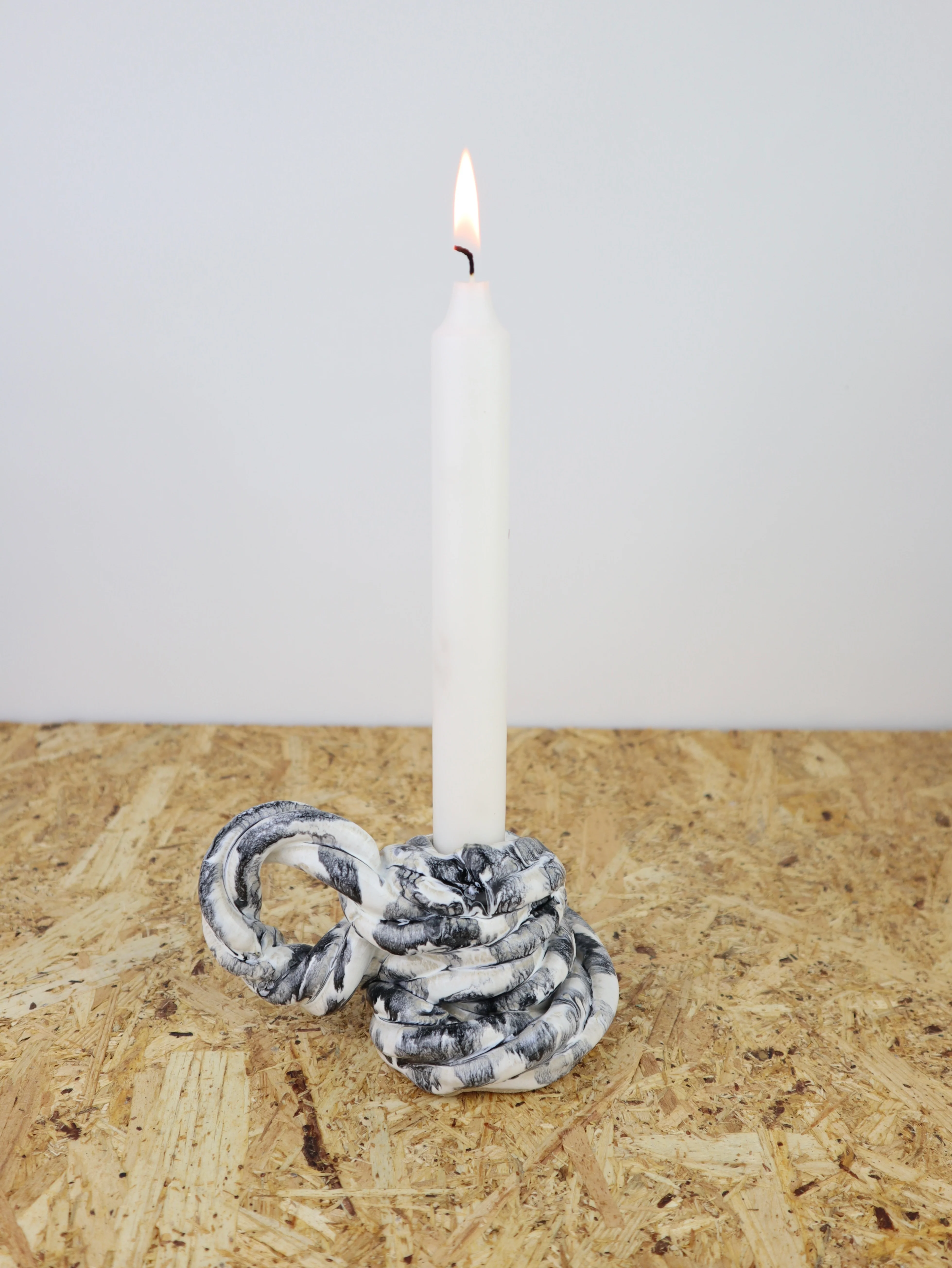 Extruded candle holder- milk & licorice drip – nr.03