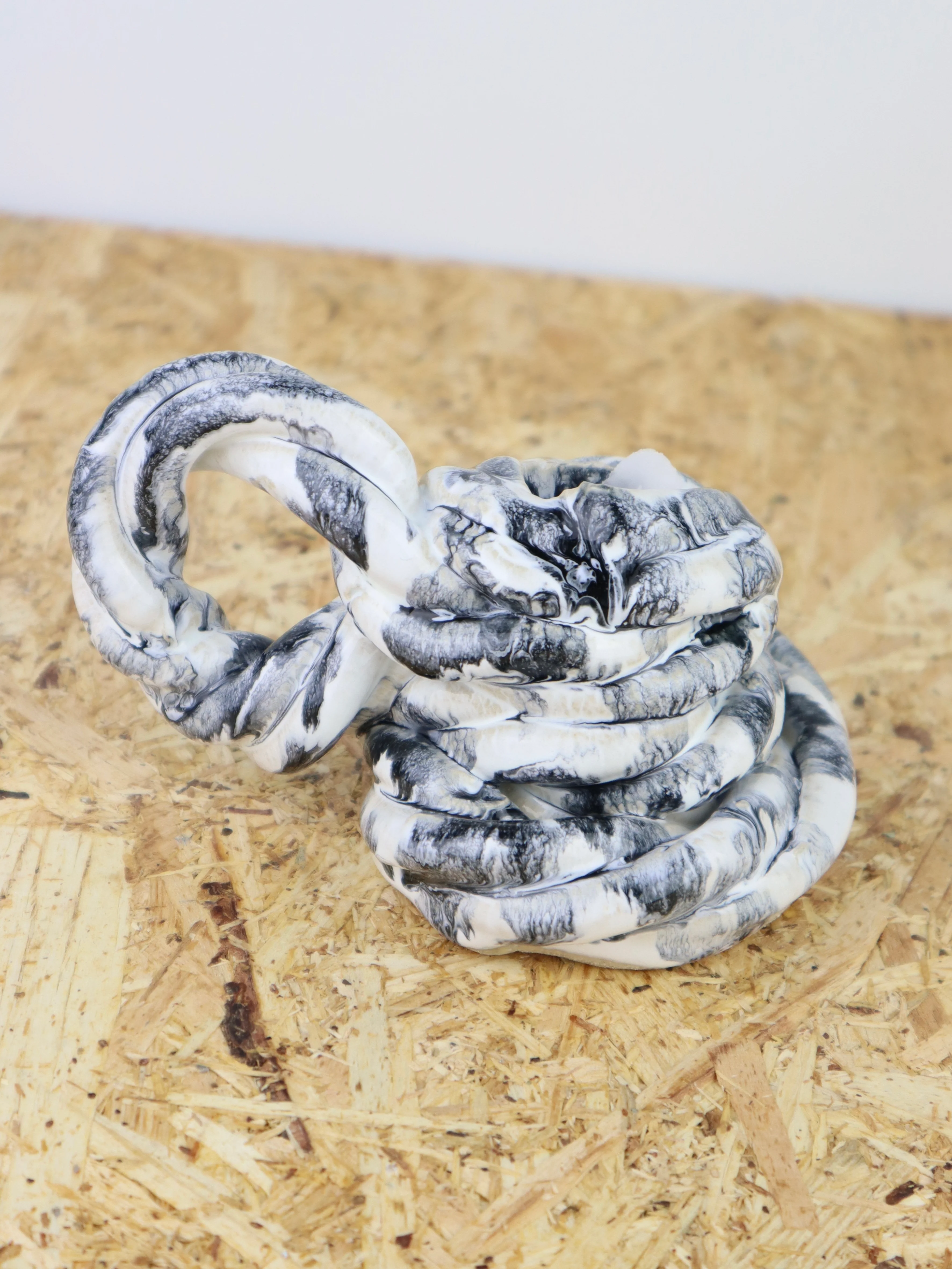 Extruded candle holder- milk & licorice drip - nr.03 - Image 2