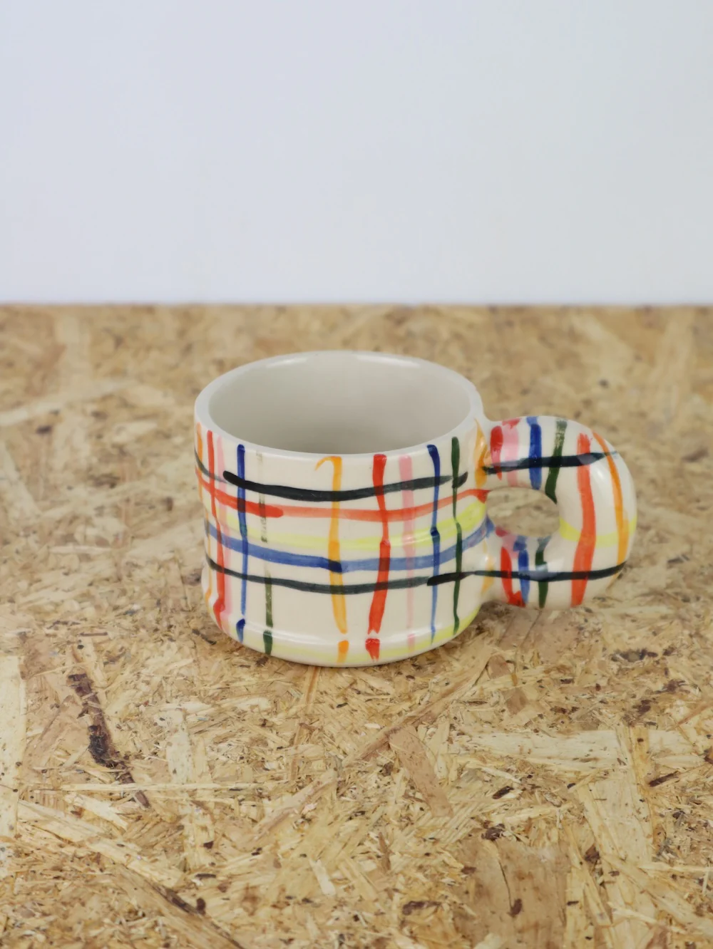 Dialog cup in a not so organised multi color grid