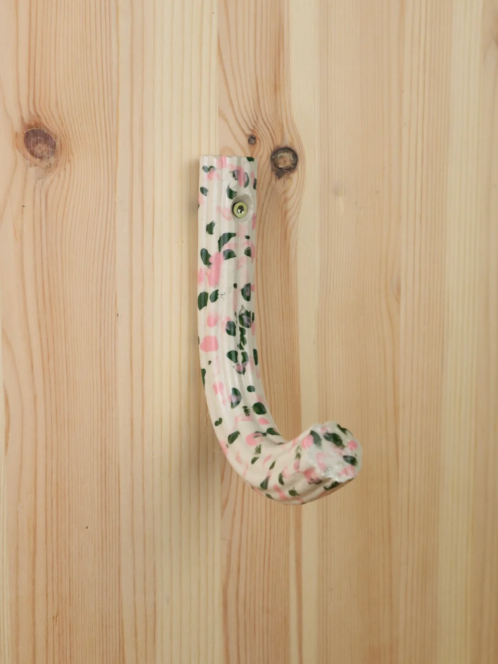 “Pink and green” Extruded hanger