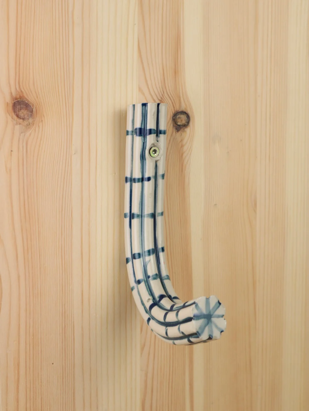 “Blue grid” Extruded hanger